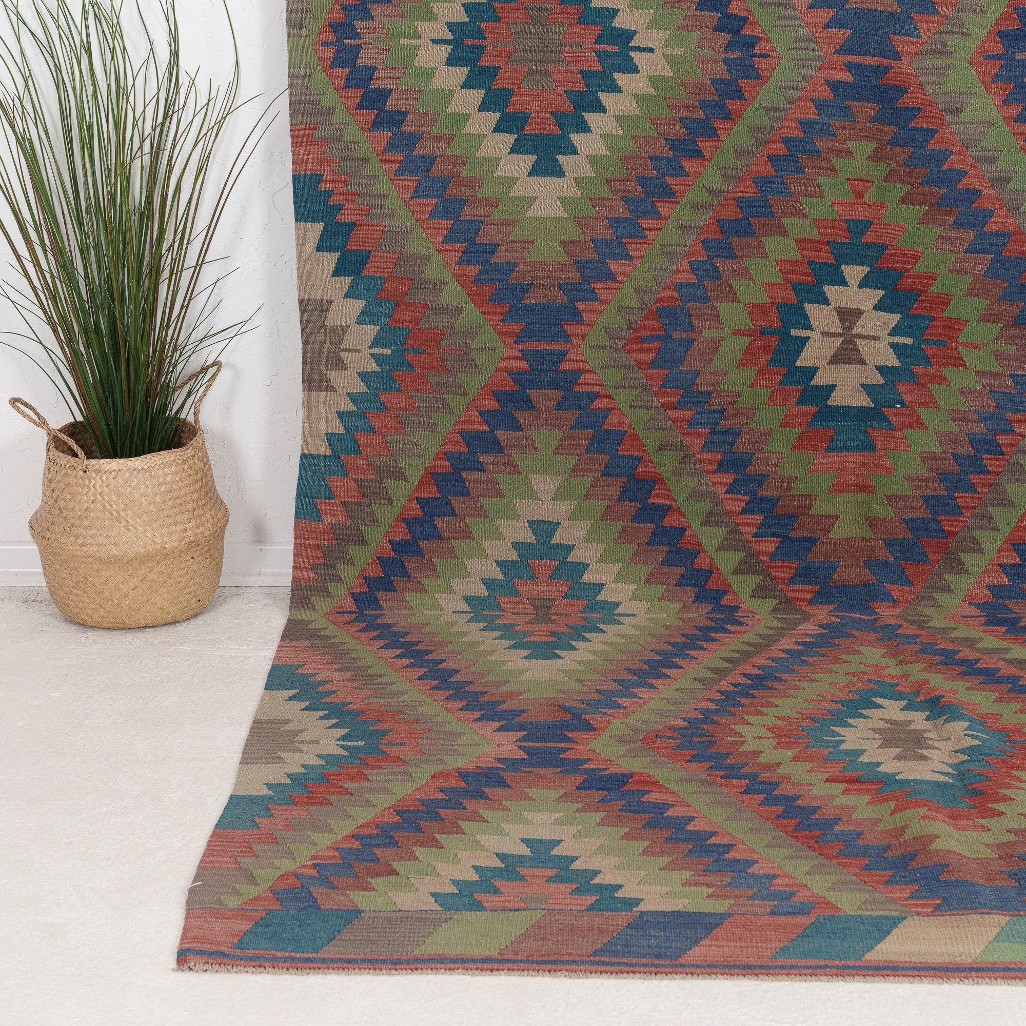 Qaelinella - Vintage Turkish Area Rug