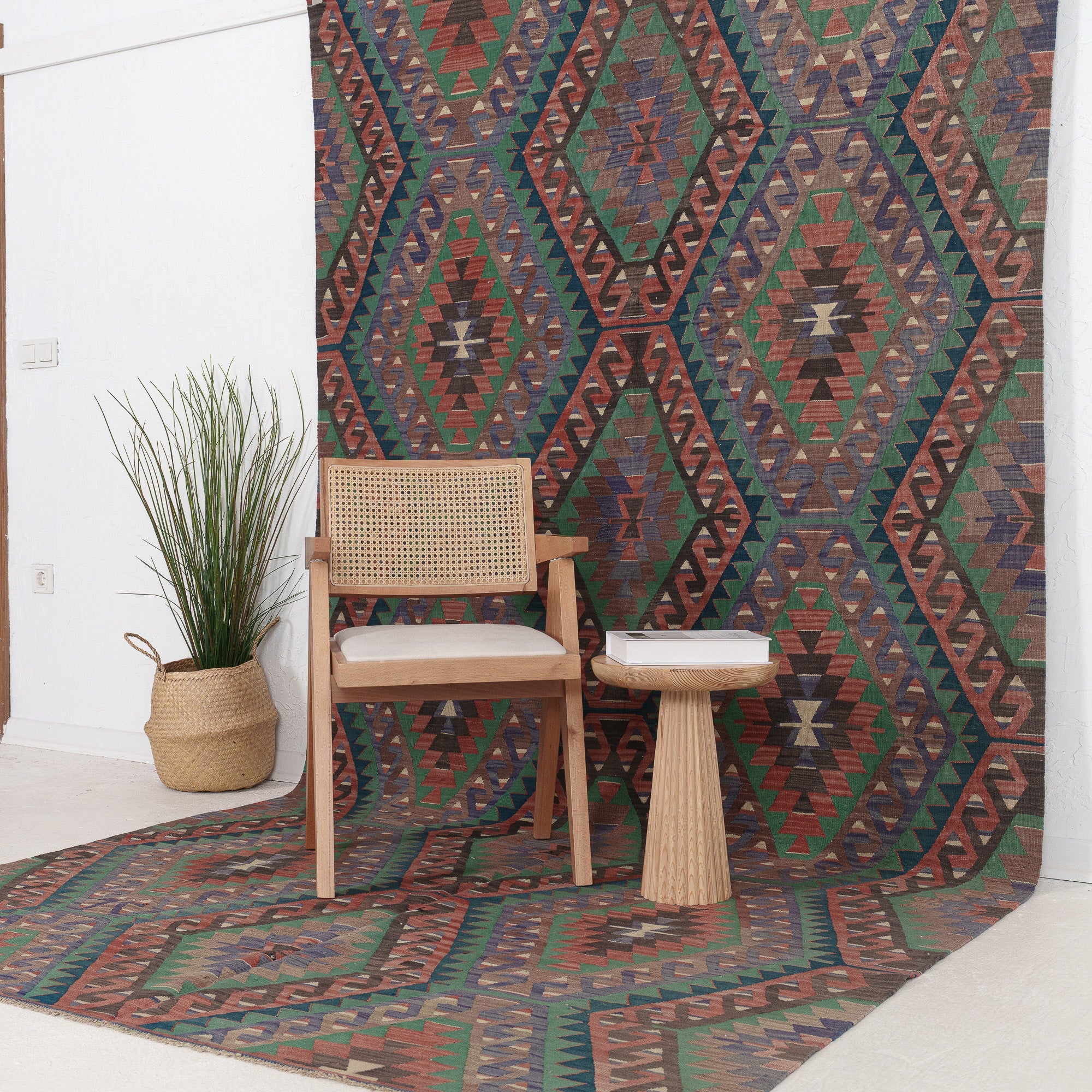 Qaelinaria - Vintage Turkish Area Rug