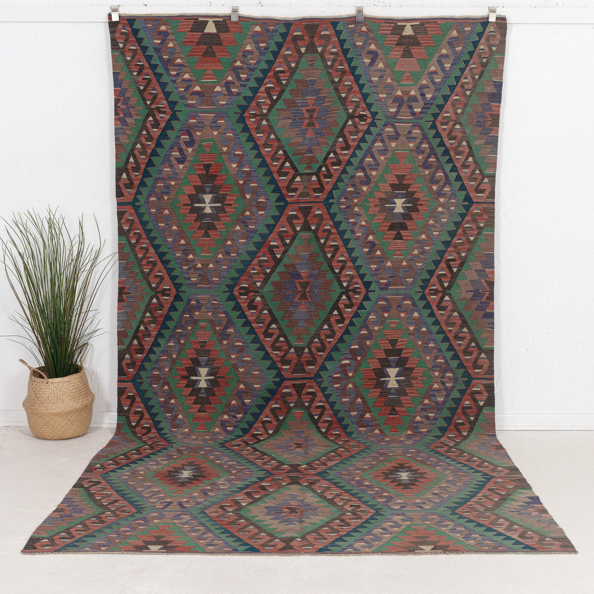 Qaelinaria - Vintage Turkish Area Rug