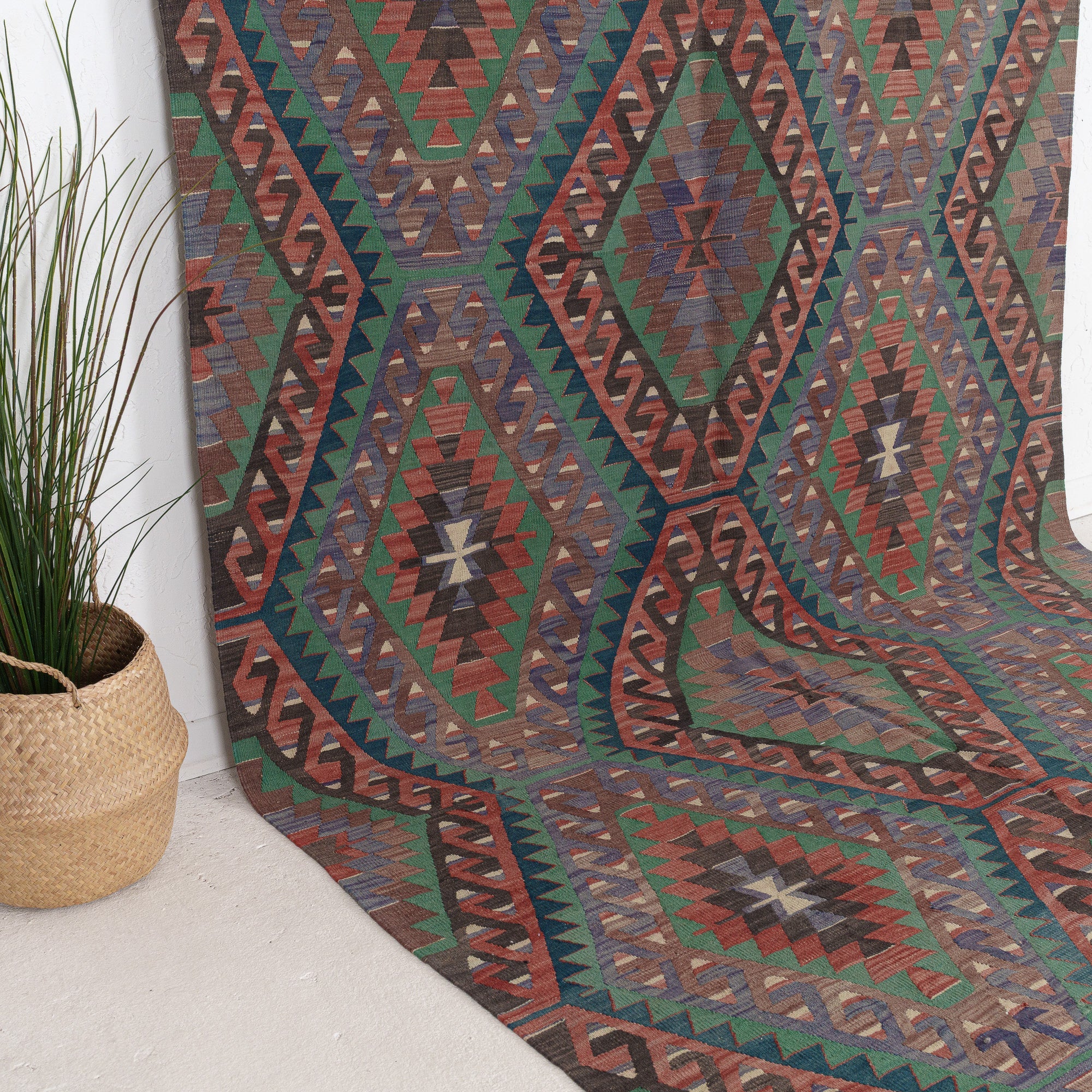 Qaelinaria - Vintage Turkish Area Rug