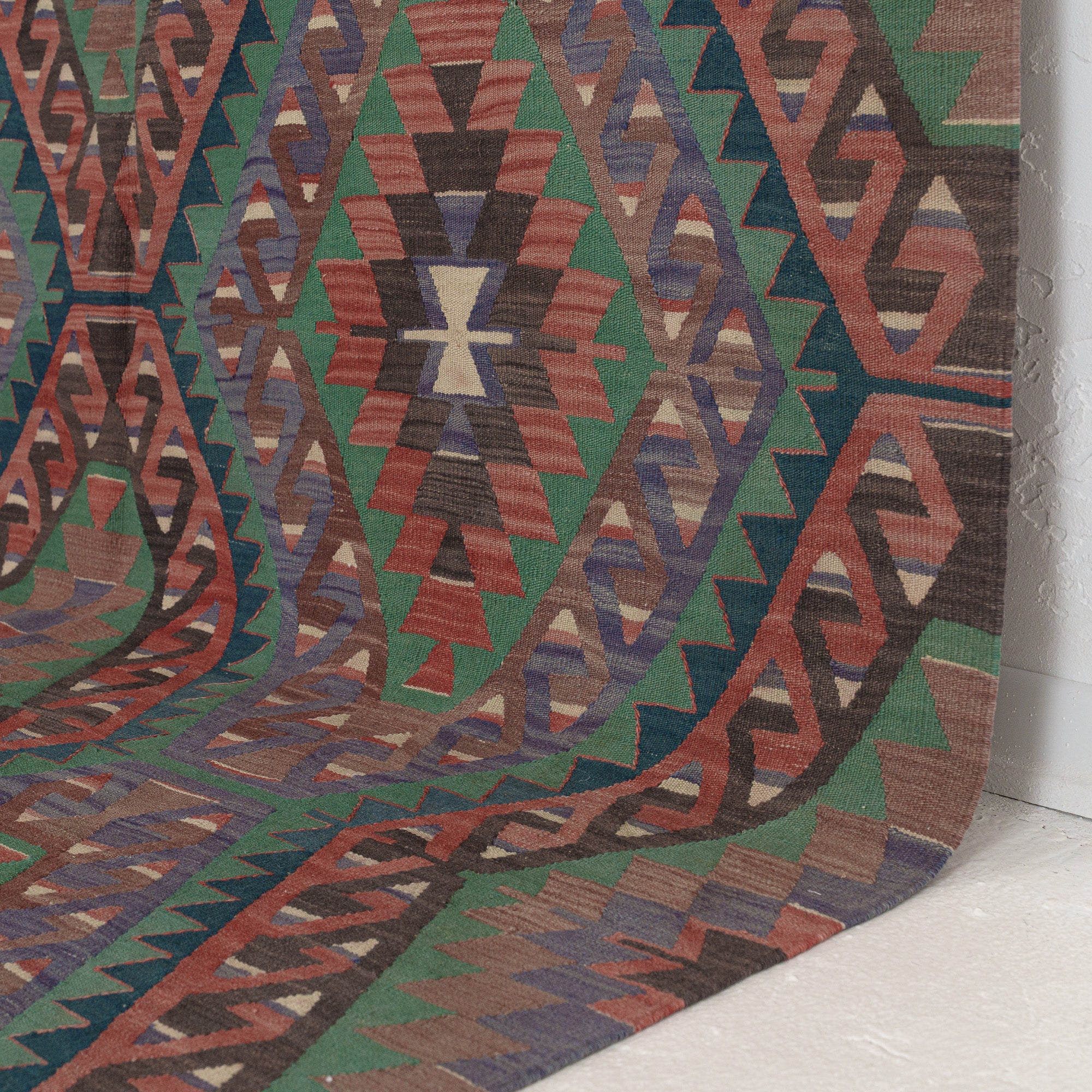 Qaelinaria - Vintage Turkish Area Rug