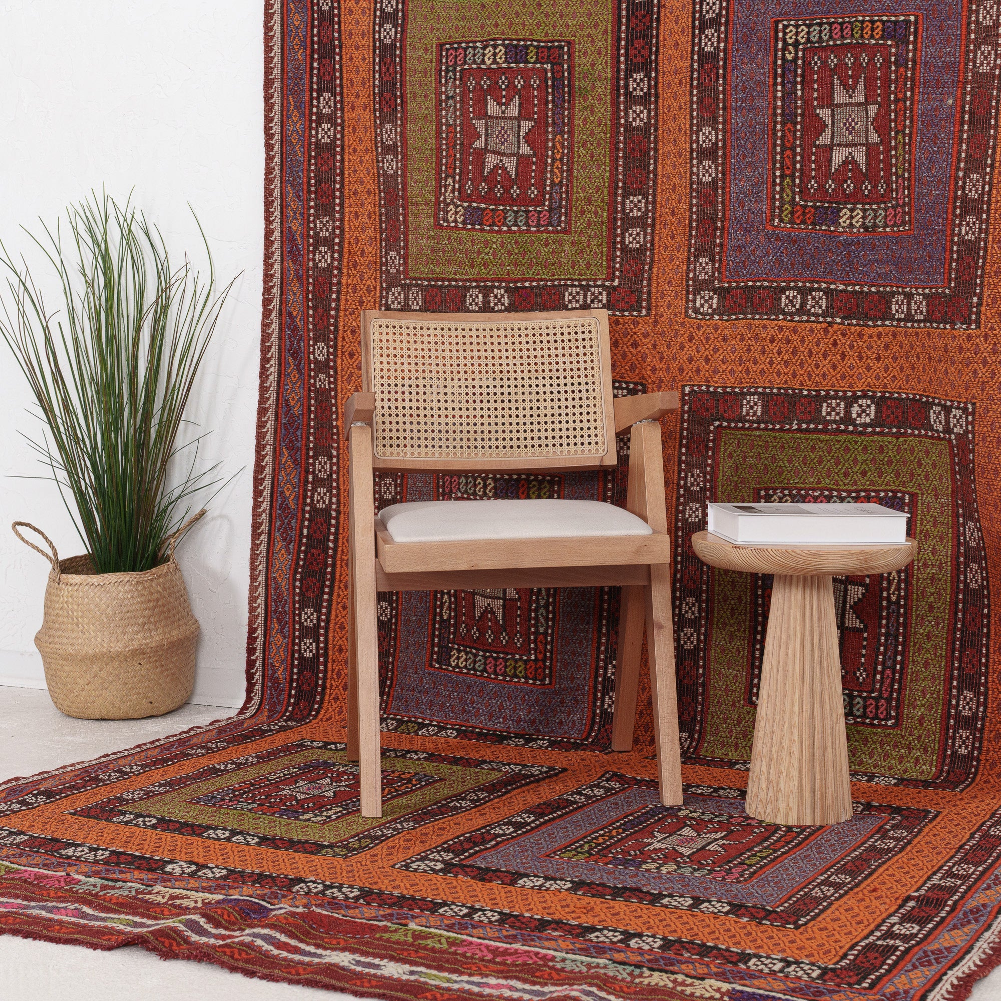 Taelysin - Vintage Turkish Area Rug