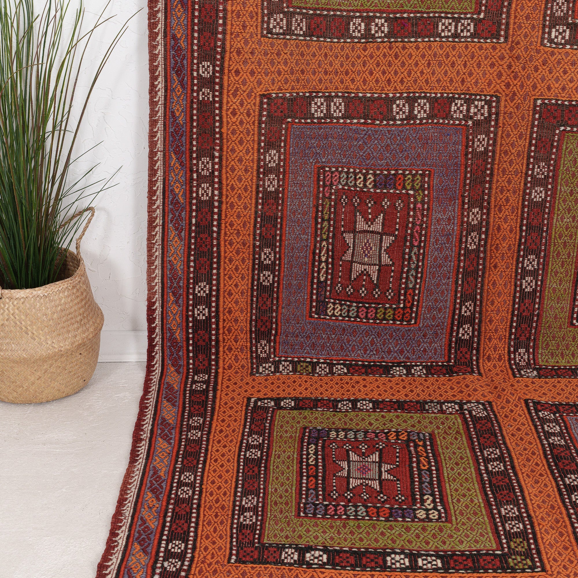 Taelysin - Vintage Turkish Area Rug