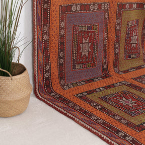 Taelysin - Vintage Turkish Area Rug