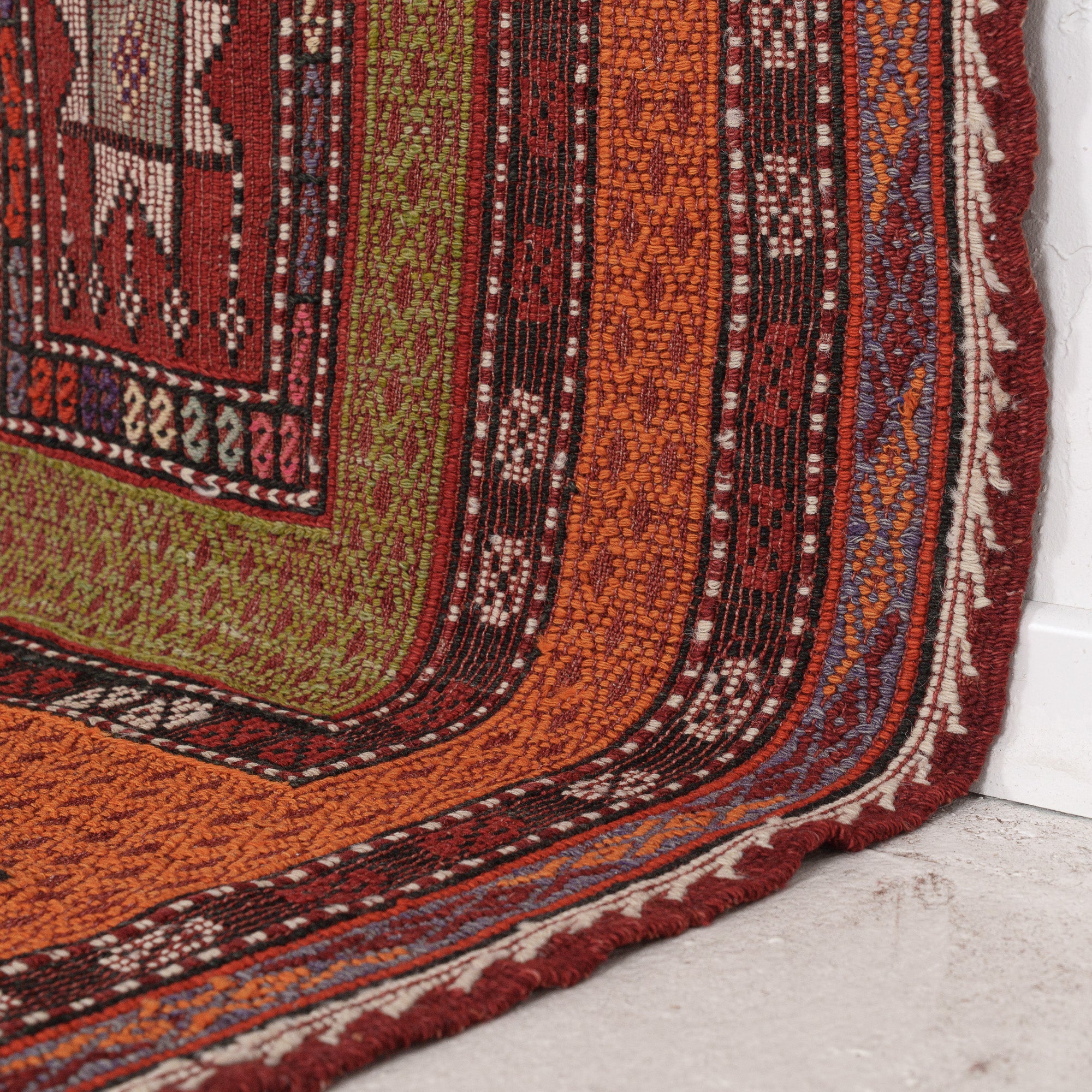 Taelysin - Vintage Turkish Area Rug