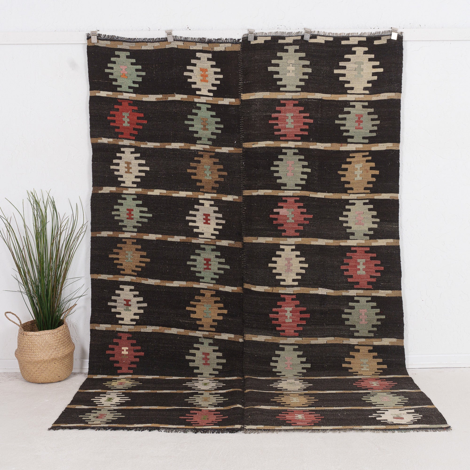 Naelisara - Vintage Turkish Area Rug