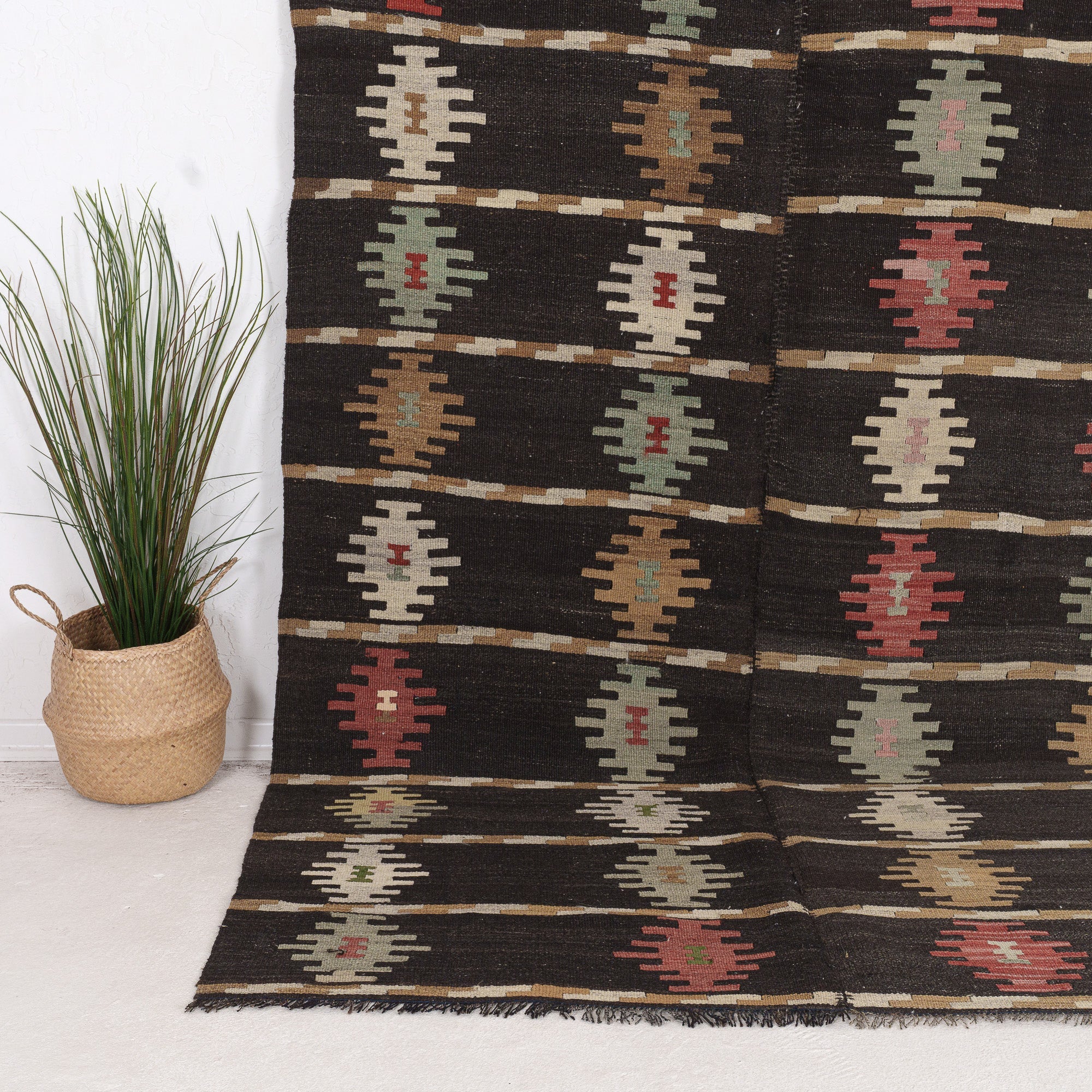 Naelisara - Vintage Turkish Area Rug