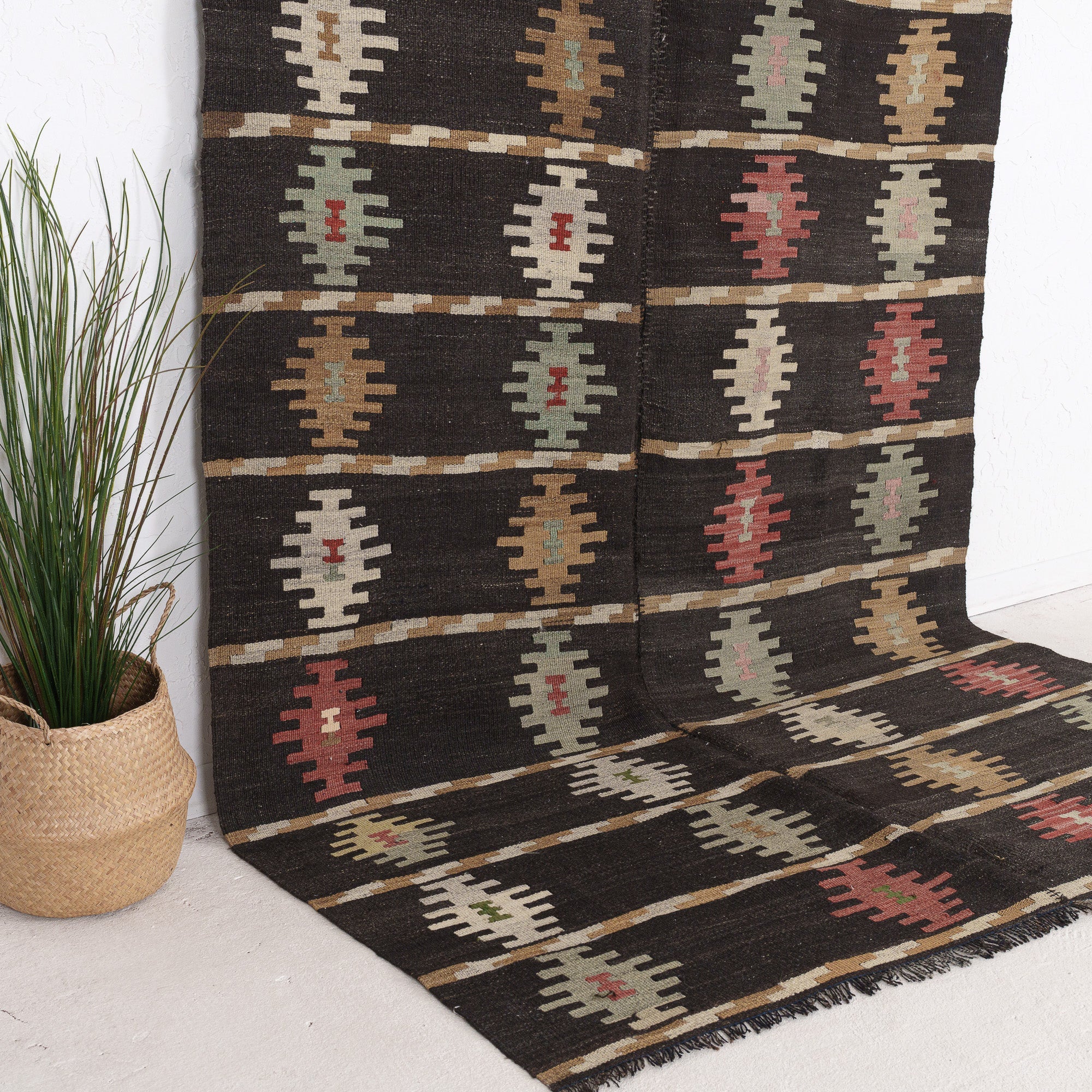 Naelisara - Vintage Turkish Area Rug