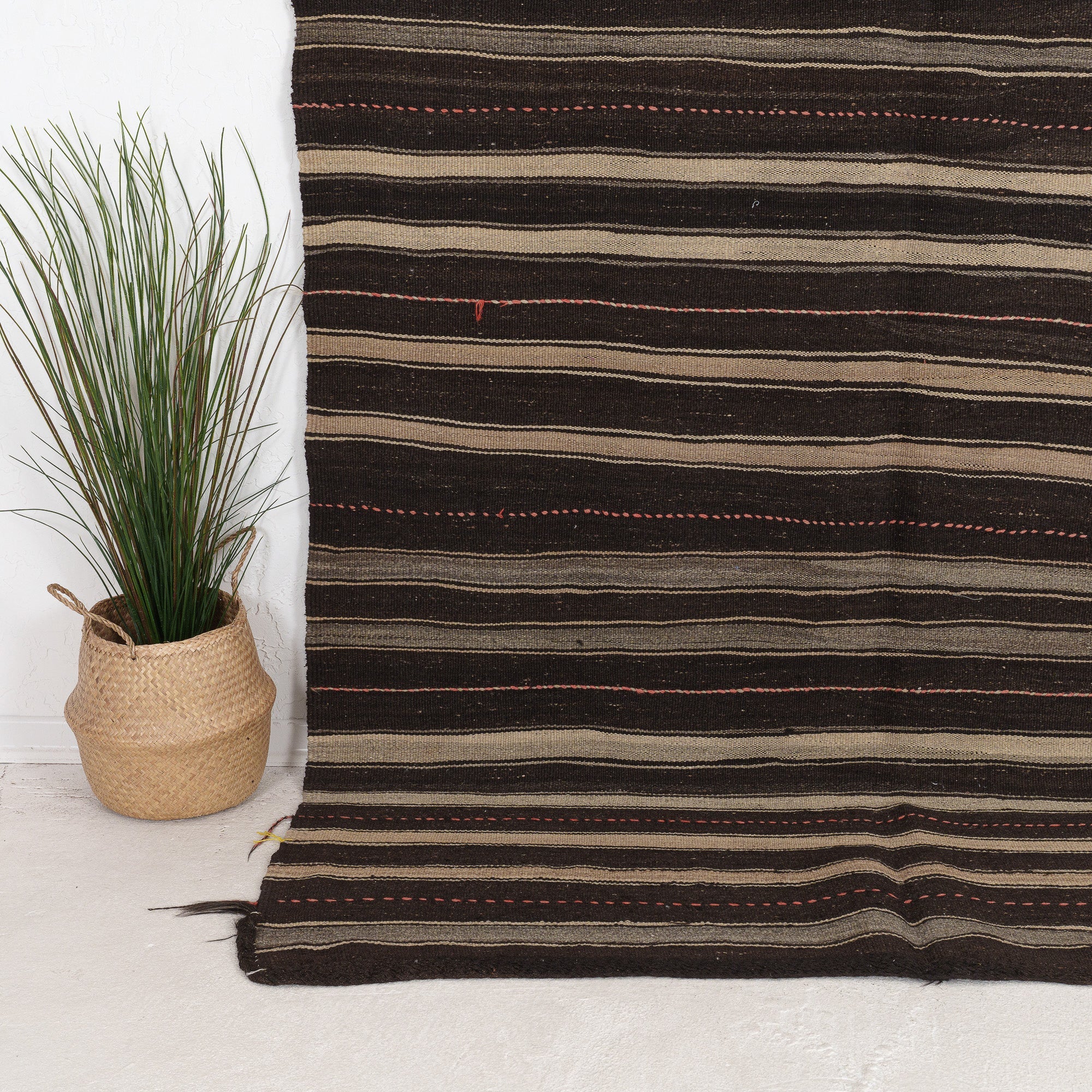 Qaelinara - Vintage Turkish Area Rug