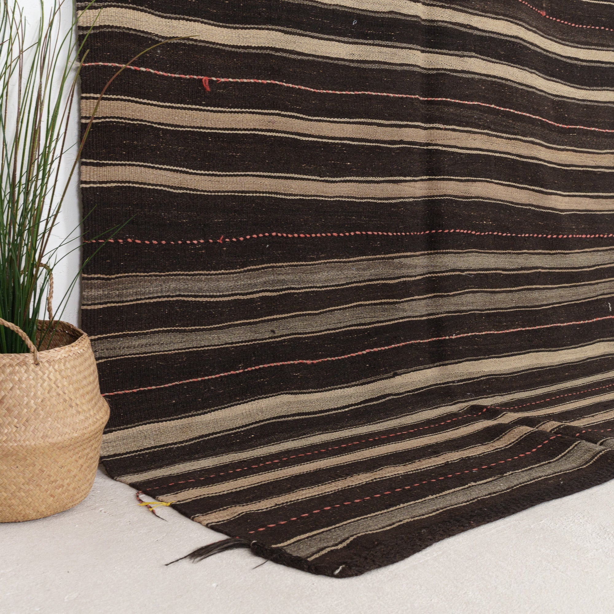 Qaelinara - Vintage Turkish Area Rug