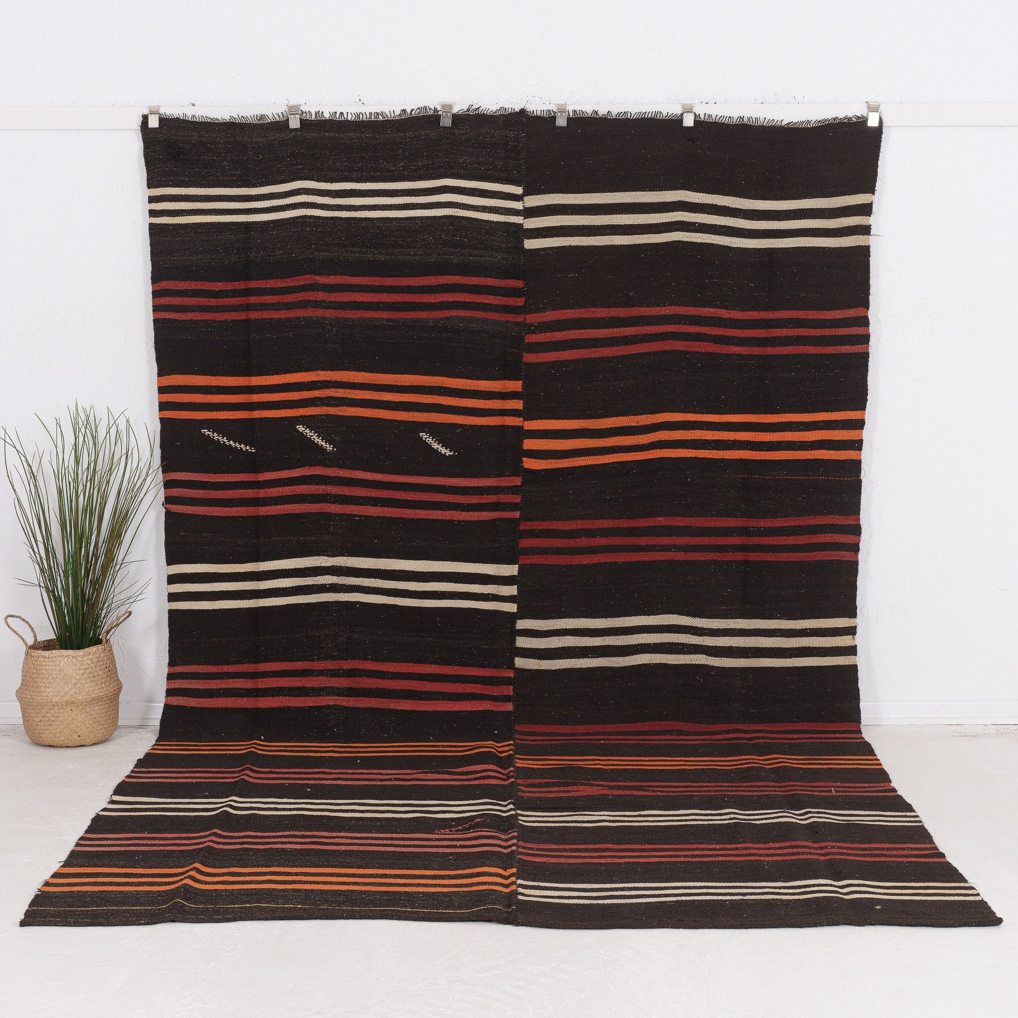 Naelisin - Vintage Turkish Area Rug