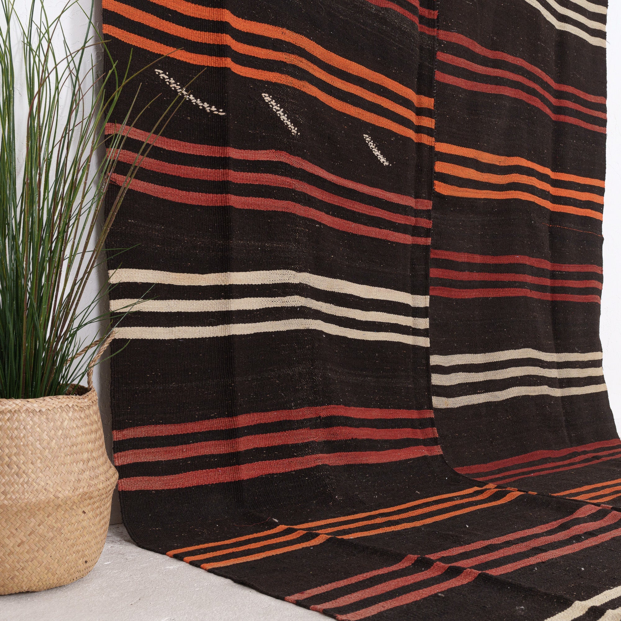 Naelisin - Vintage Turkish Area Rug