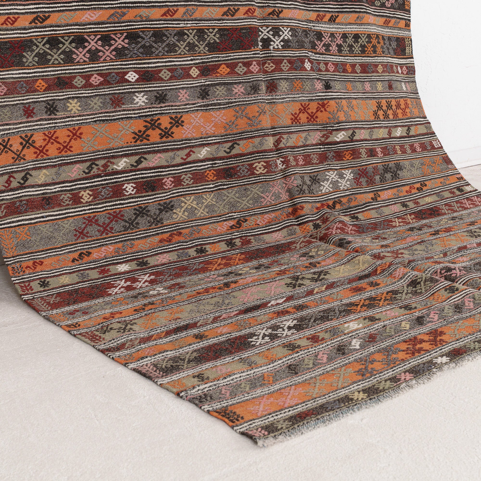 Taelysella - Vintage Turkish Area Rug