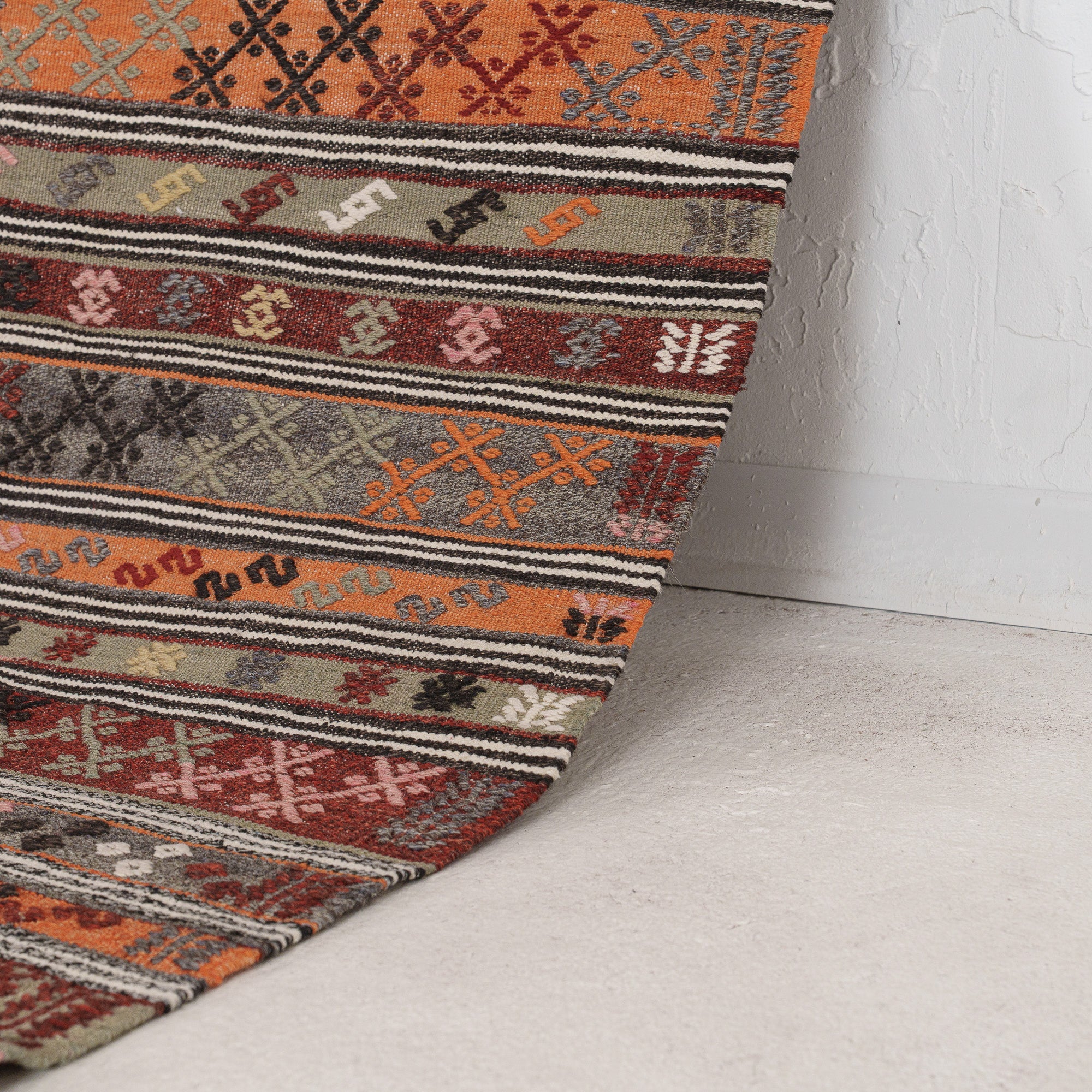 Taelysella - Vintage Turkish Area Rug