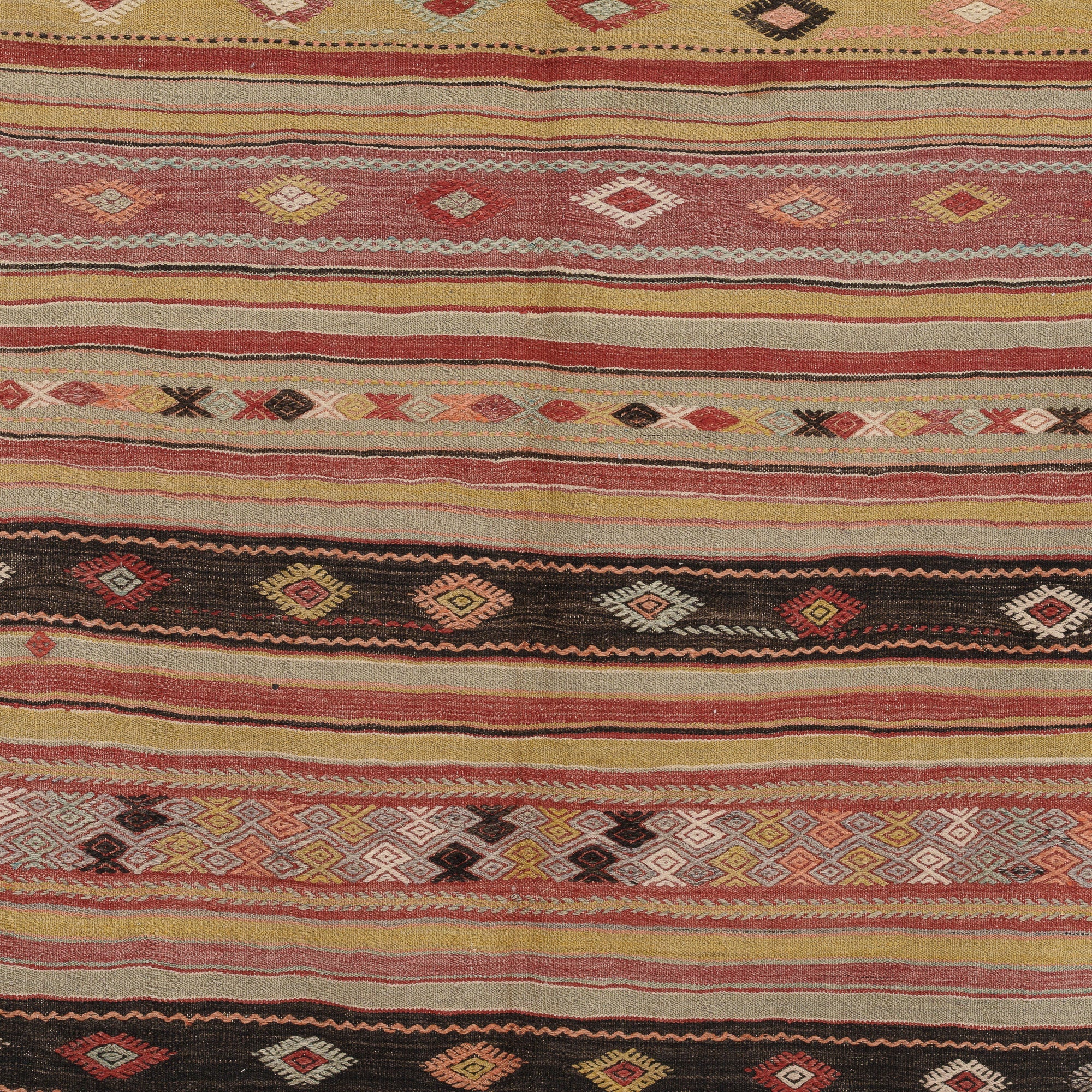 Saerinin - Vintage Turkish Area Rug