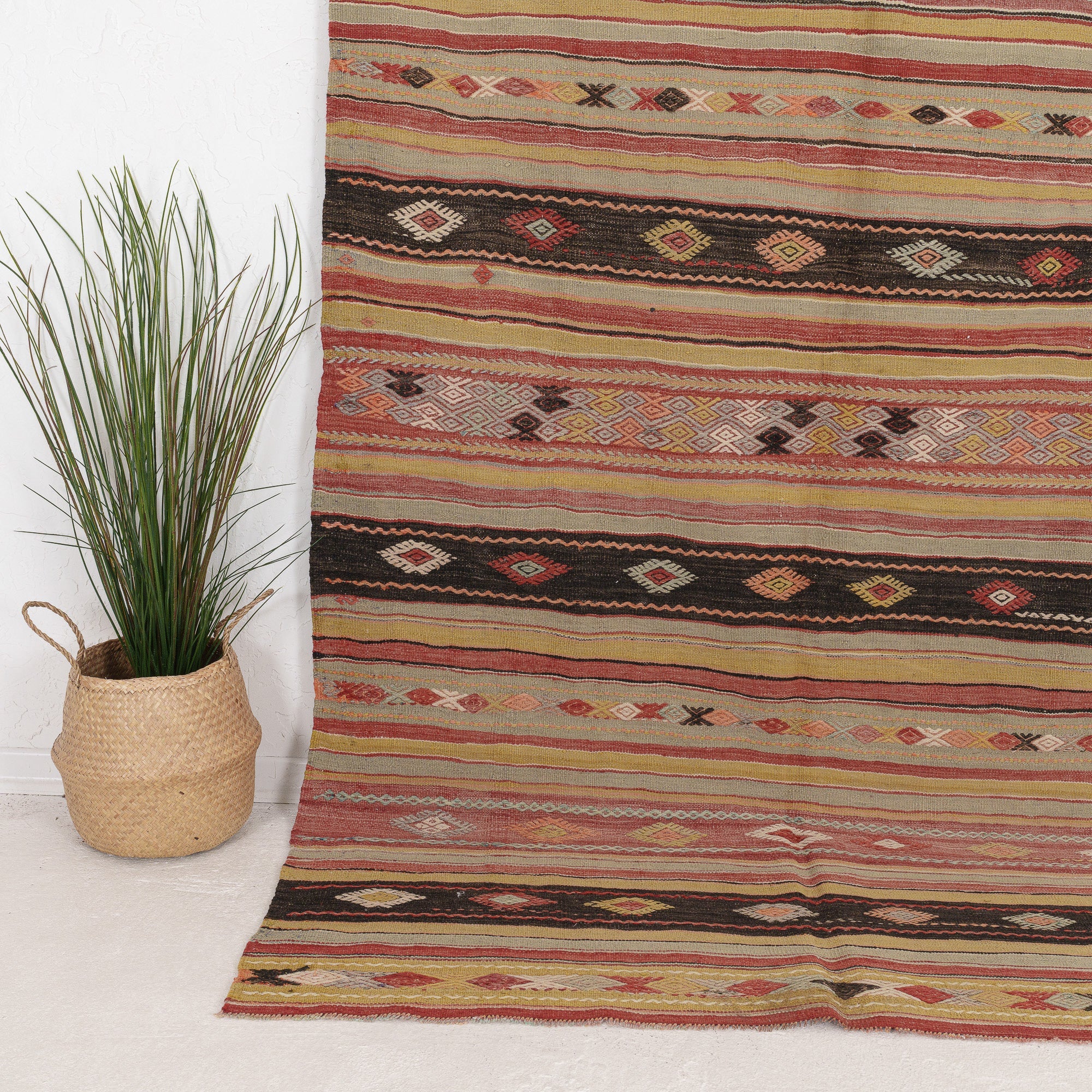 Saerinin - Vintage Turkish Area Rug
