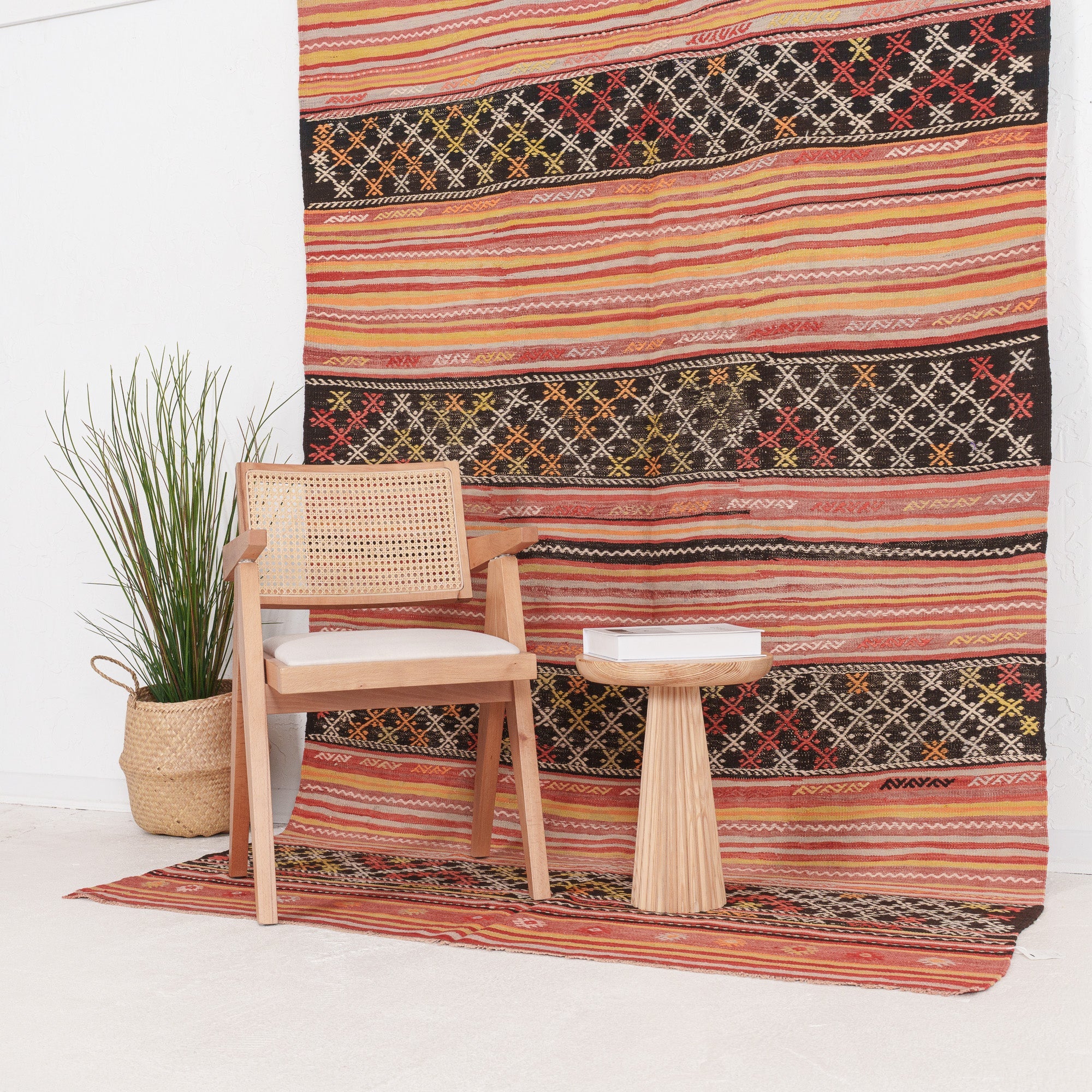 Vaelisena - Vintage Turkish Area Rug