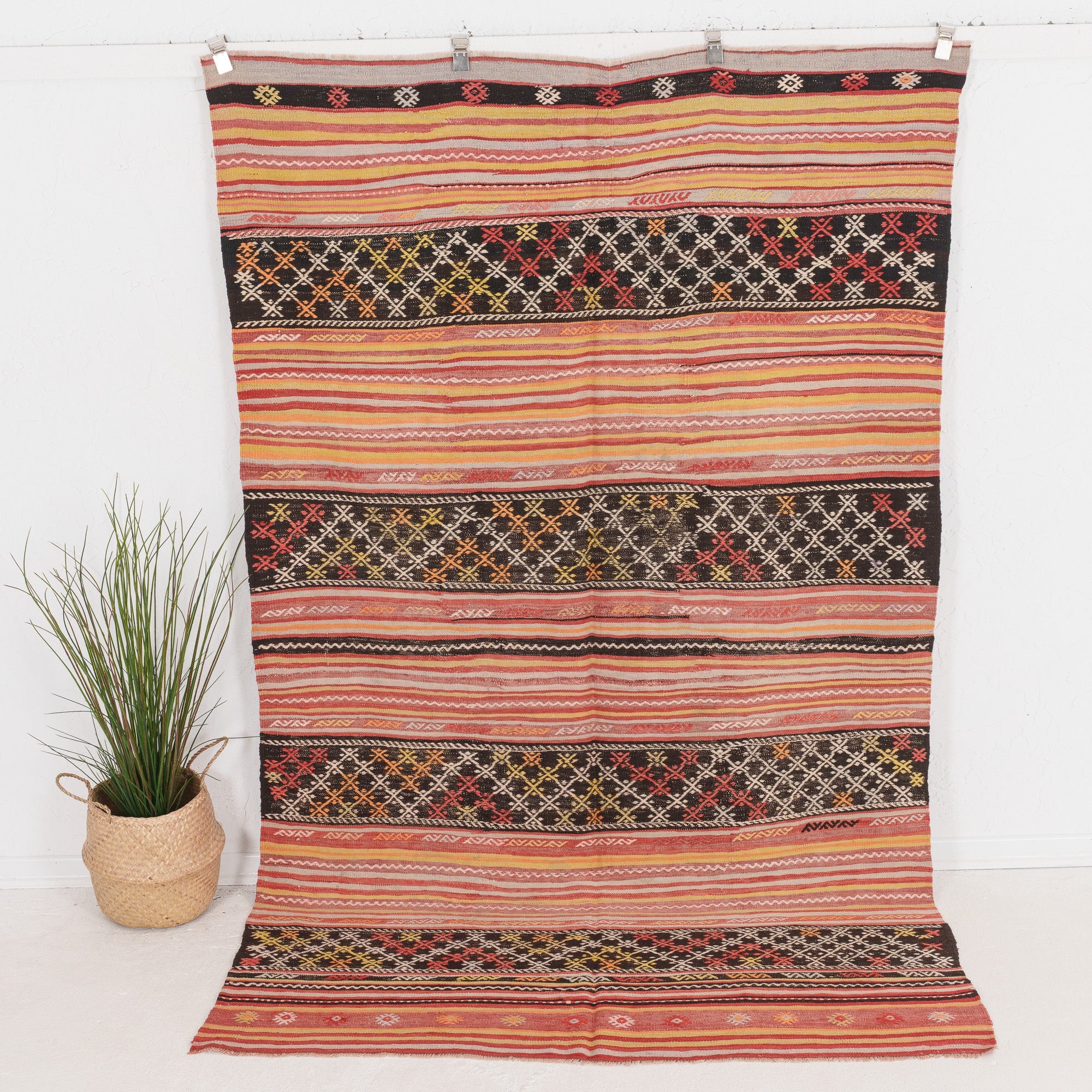 Vaelisena - Vintage Turkish Area Rug