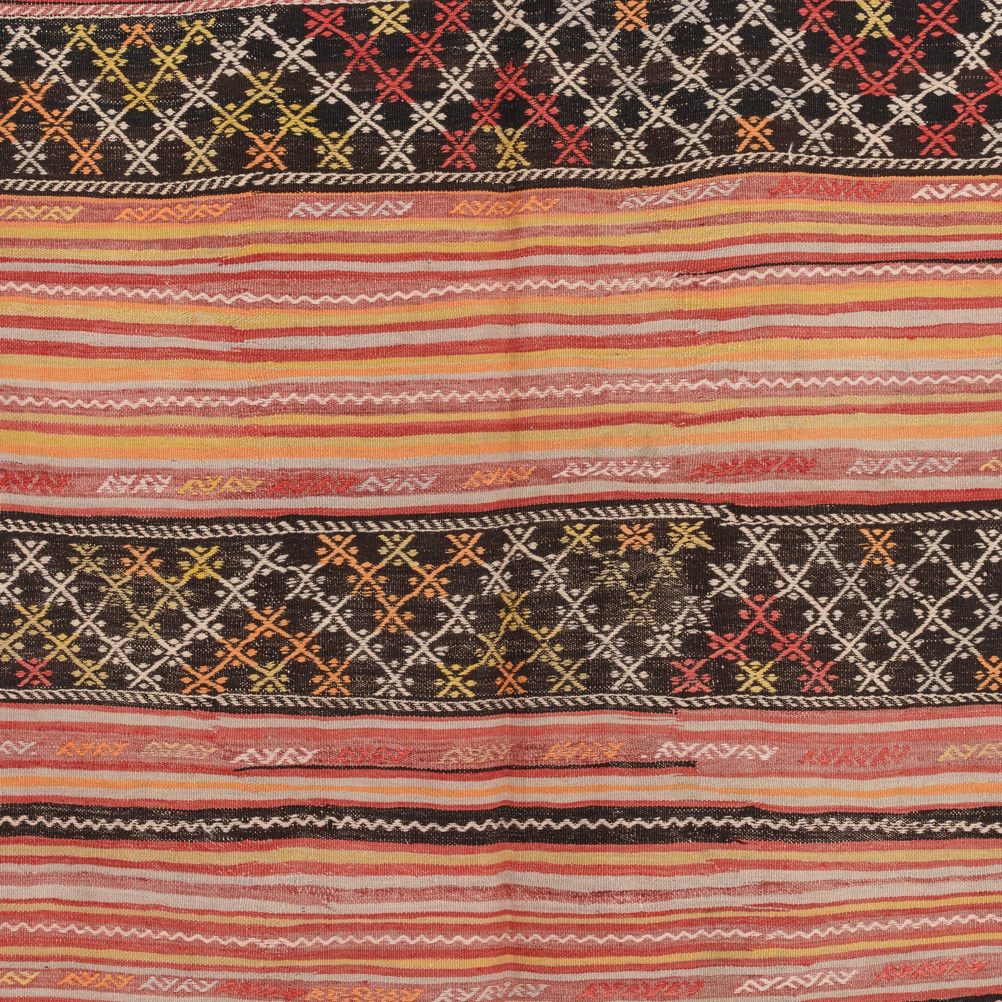 Vaelisena - Vintage Turkish Area Rug