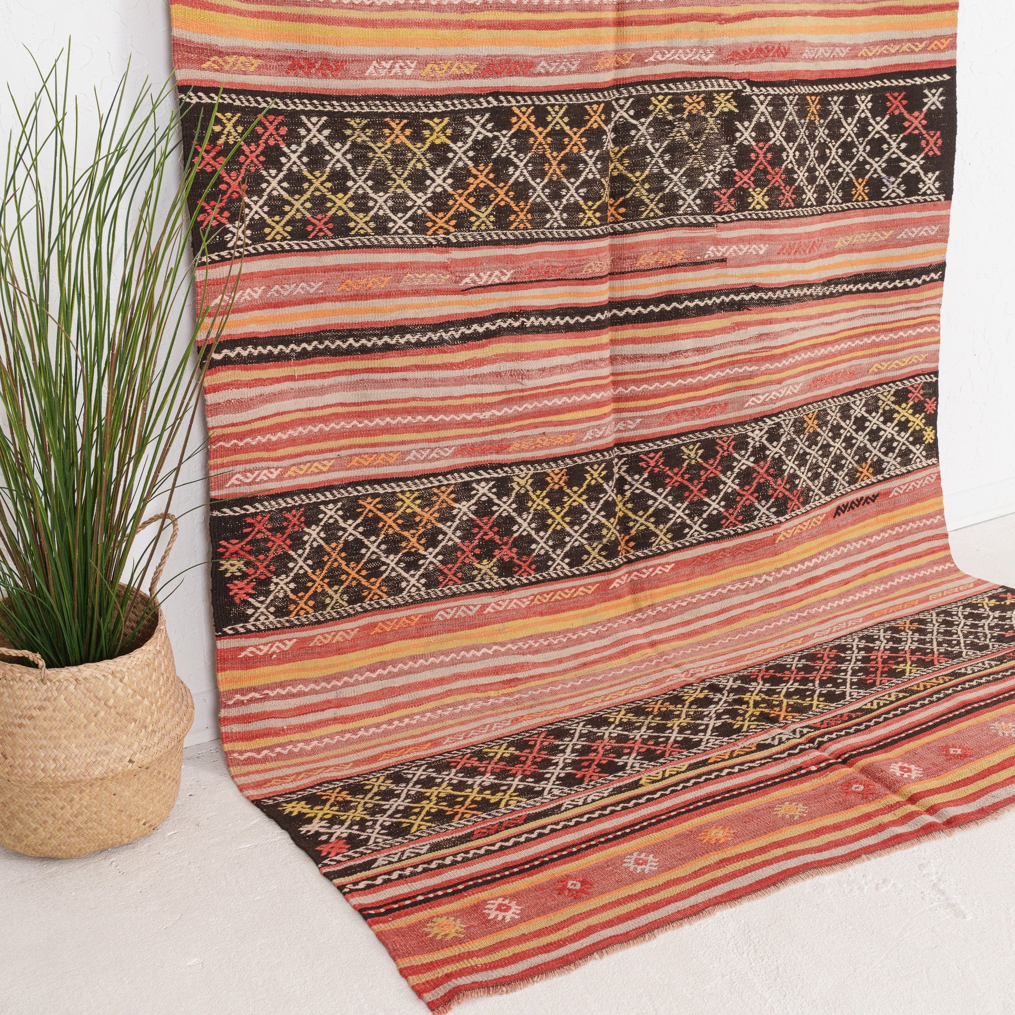 Vaelisena - Vintage Turkish Area Rug