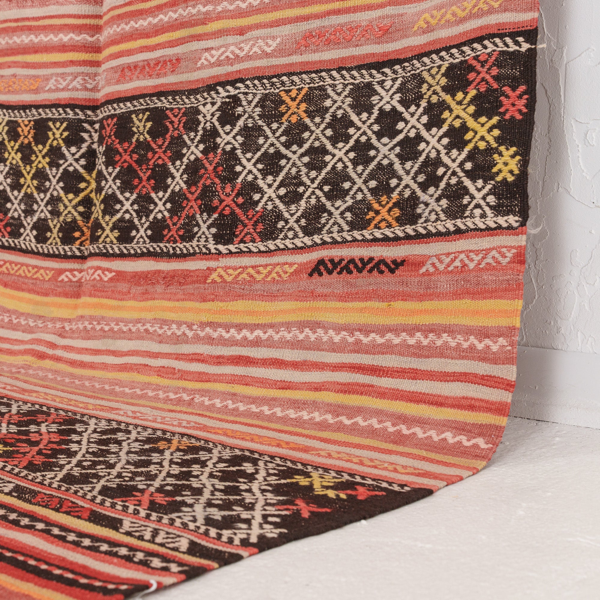 Vaelisena - Vintage Turkish Area Rug