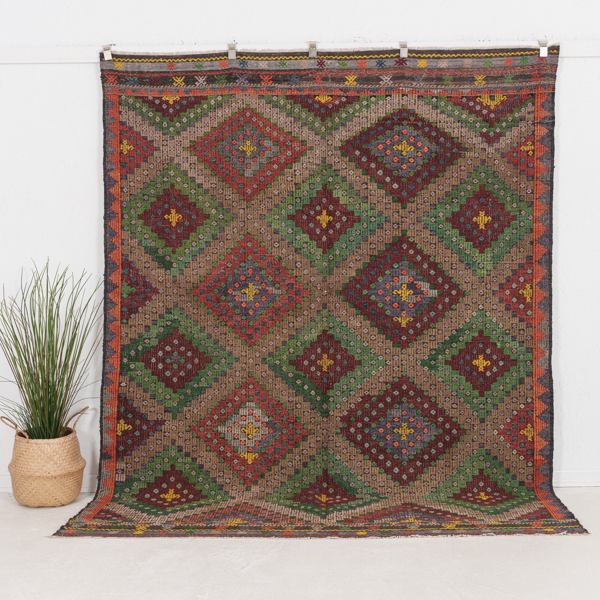 Vaelisess - Vintage Turkish Area Rug