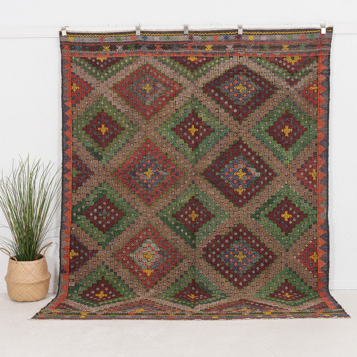 Vaelisess - Vintage Turkish Area Rug