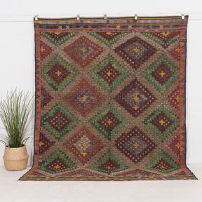 Vaelisess - Vintage Turkish Area Rug