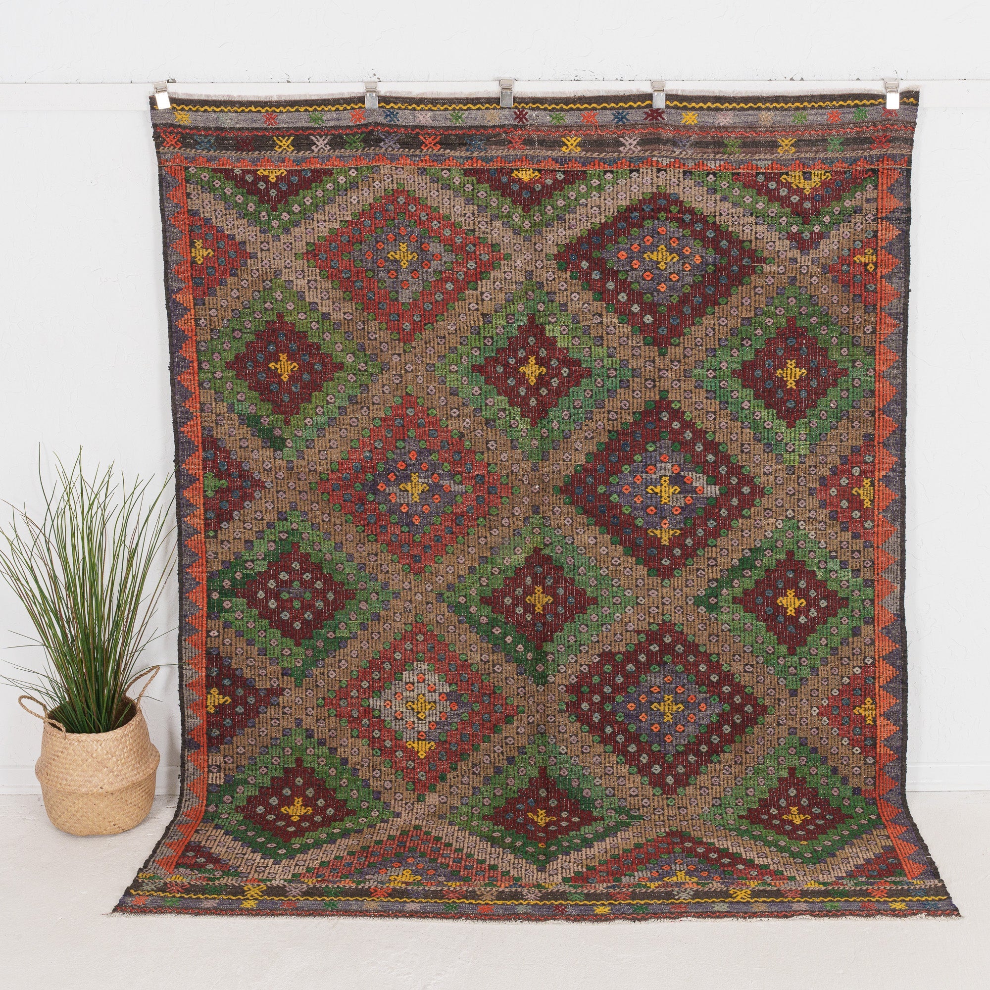 Vaelisess - Vintage Turkish Area Rug