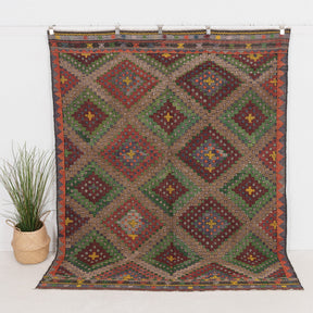 Vaelisess - Vintage Turkish Area Rug