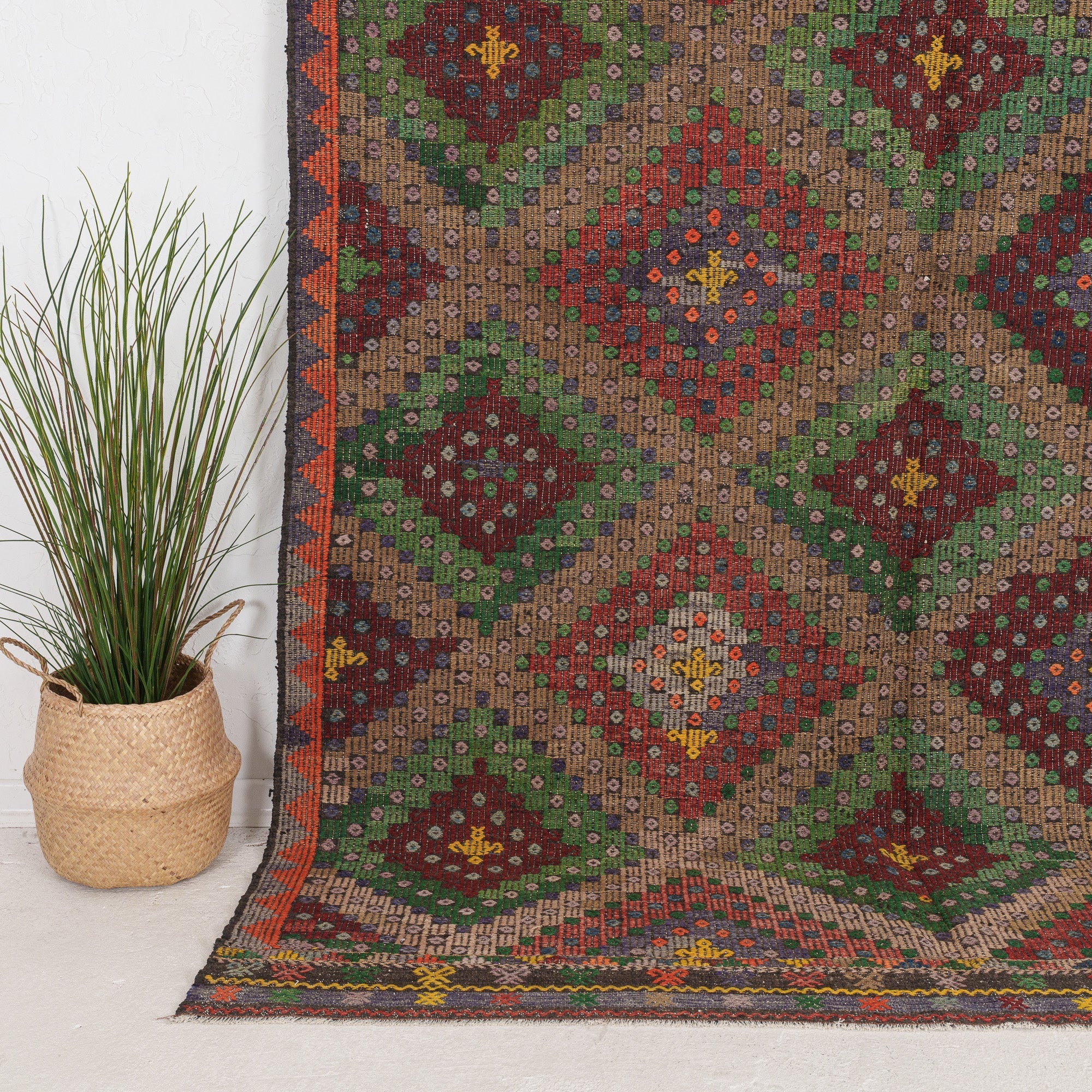 Vaelisess - Vintage Turkish Area Rug