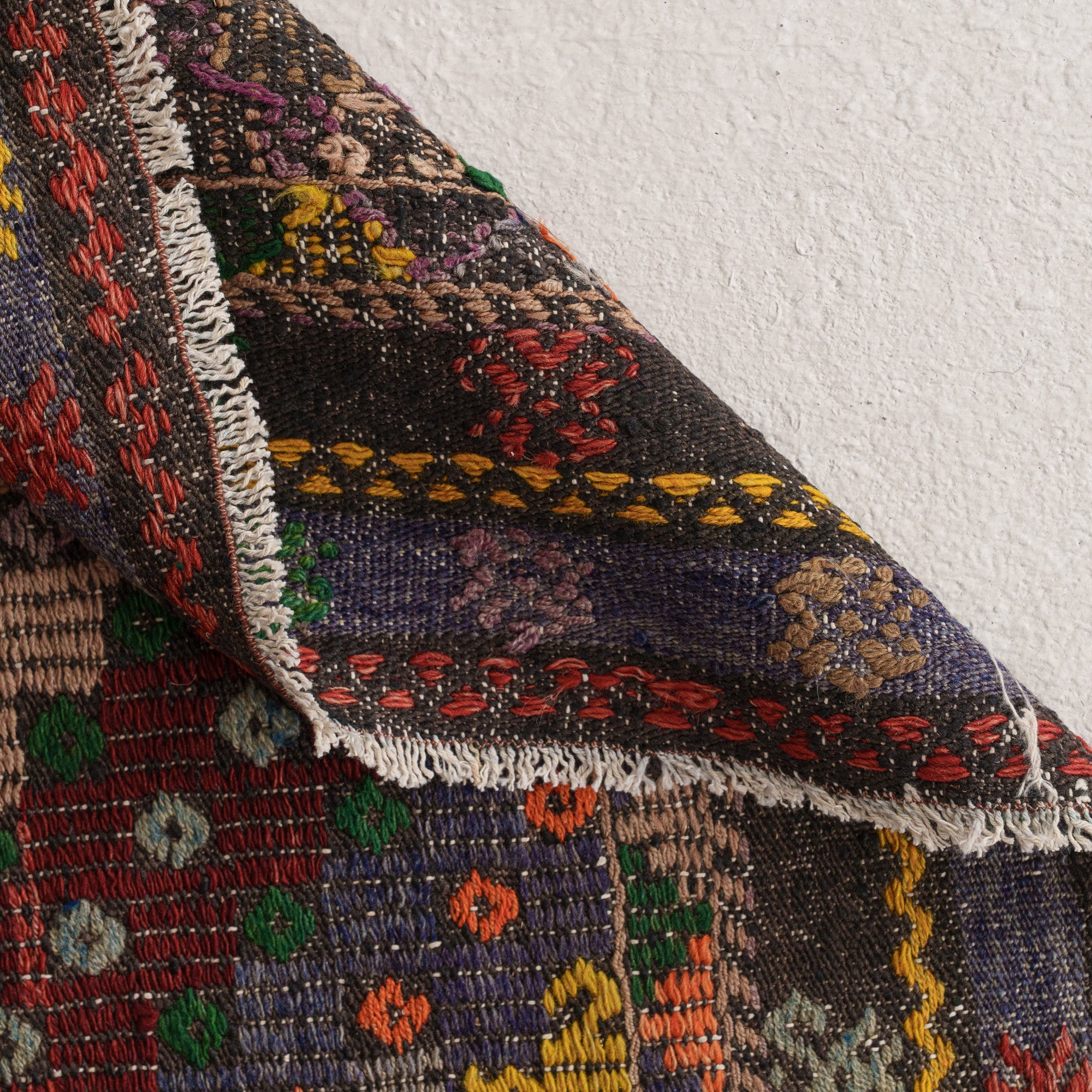 Vaelisess - Vintage Turkish Area Rug