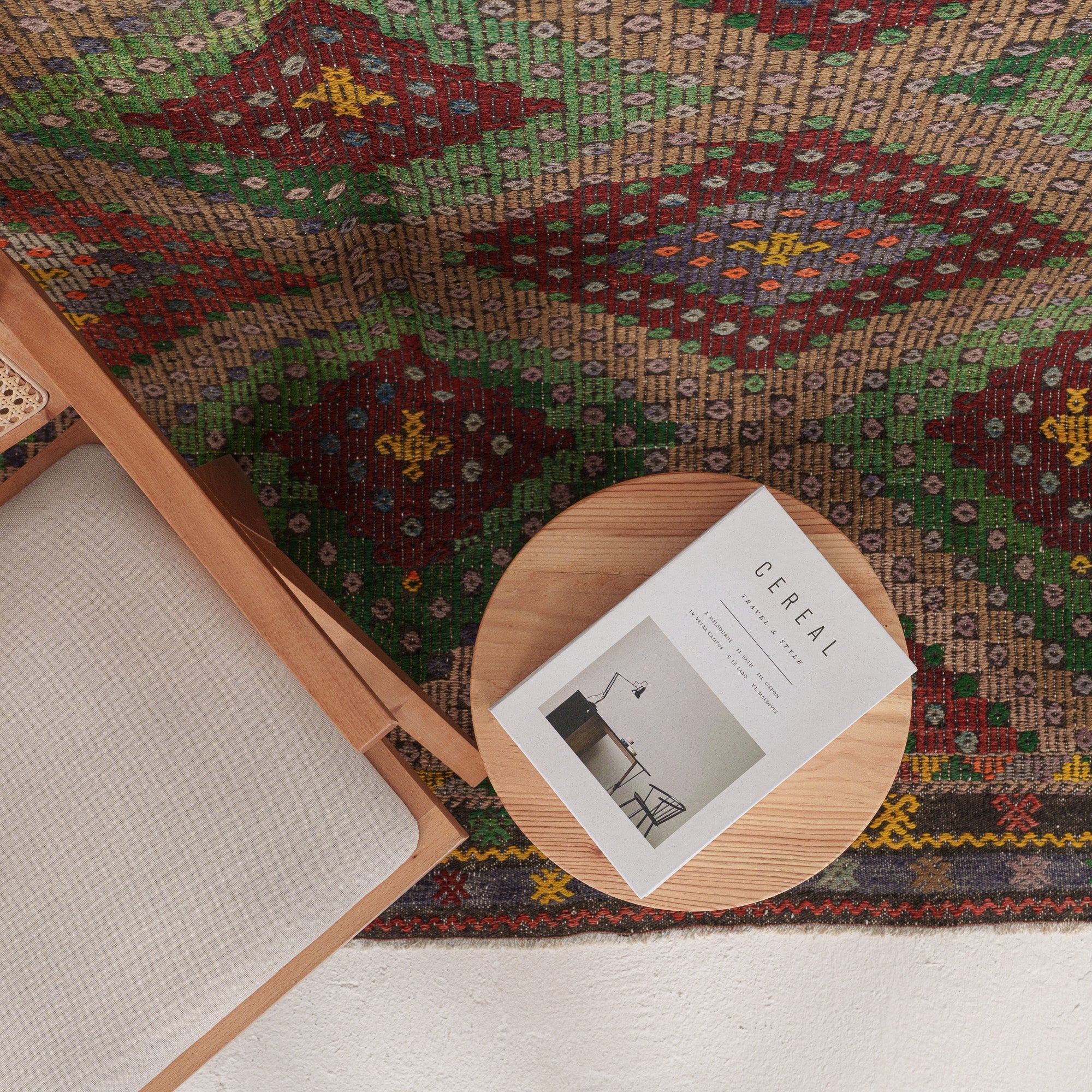 Vaelisess - Vintage Turkish Area Rug