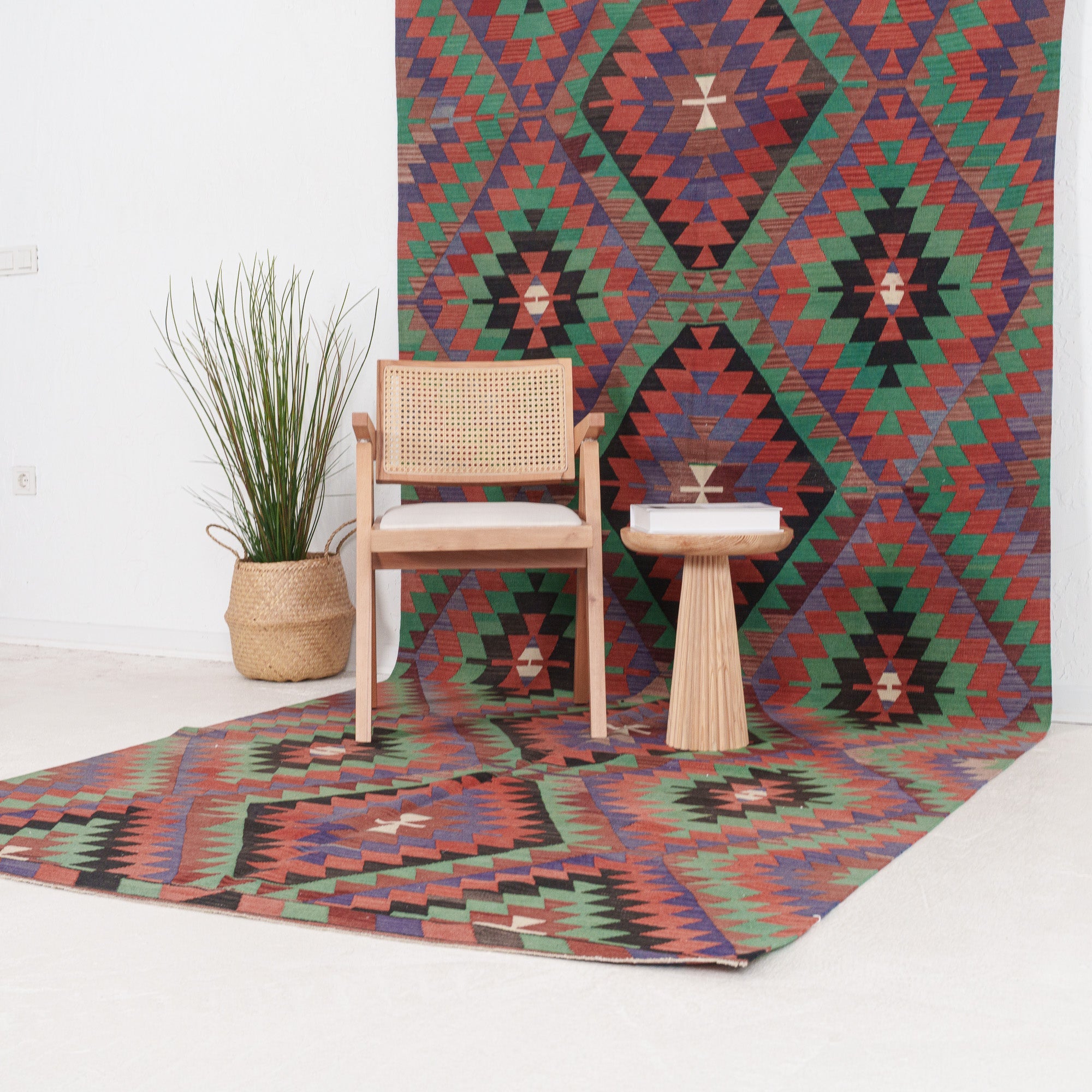 Vaelisara - Vintage Turkish Area Rug