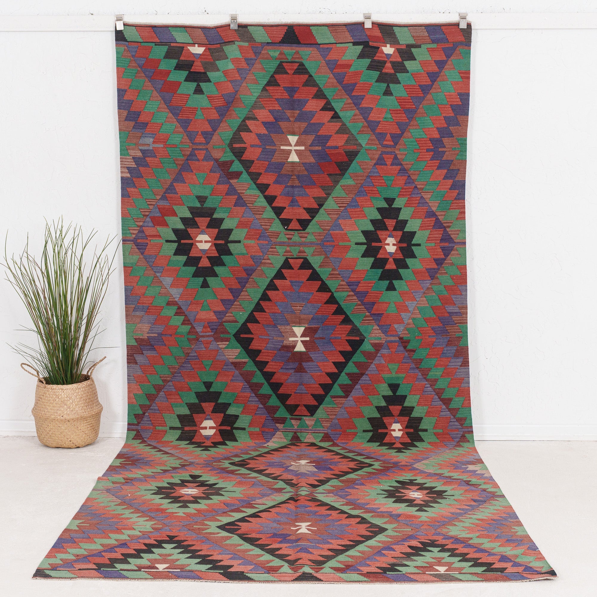 Vaelisara - Vintage Turkish Area Rug