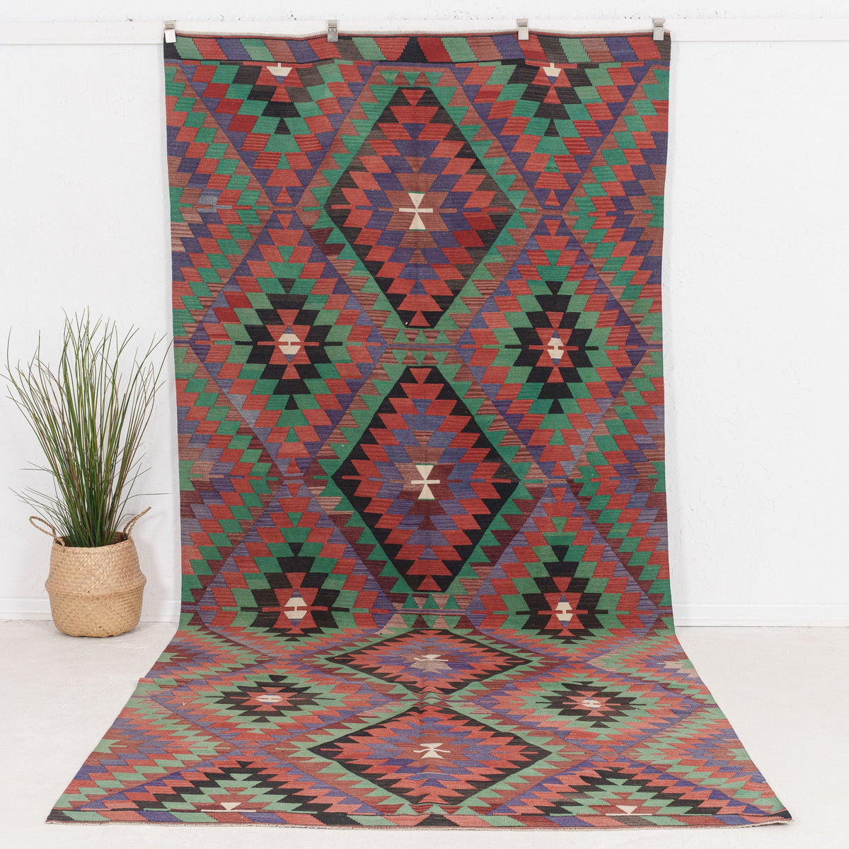 Vaelisara - Vintage Turkish Area Rug