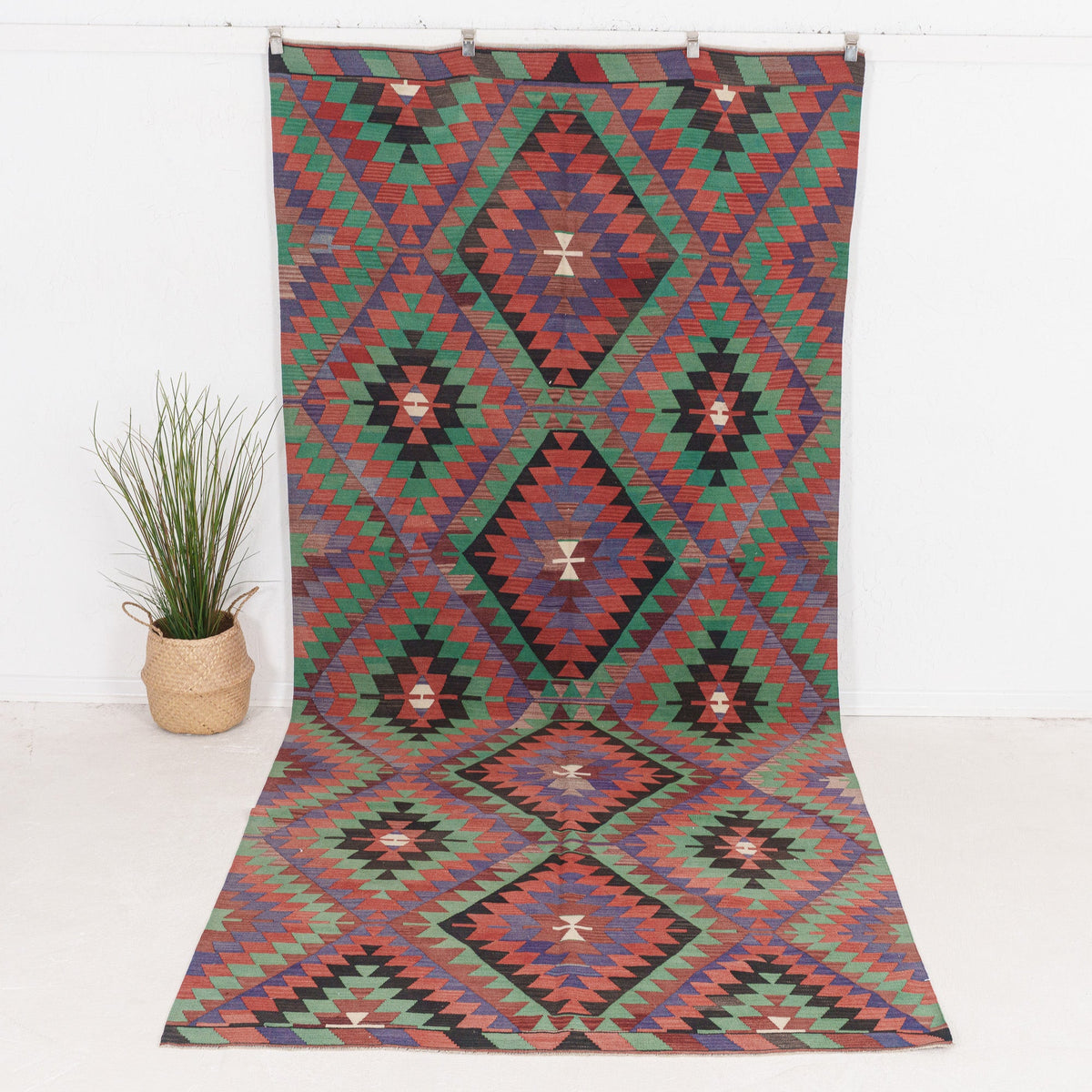 Vaelisara - Vintage Turkish Area Rug