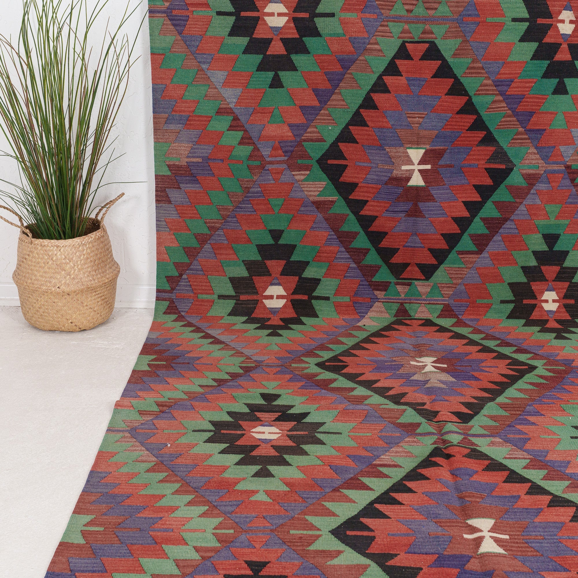 Vaelisara - Vintage Turkish Area Rug