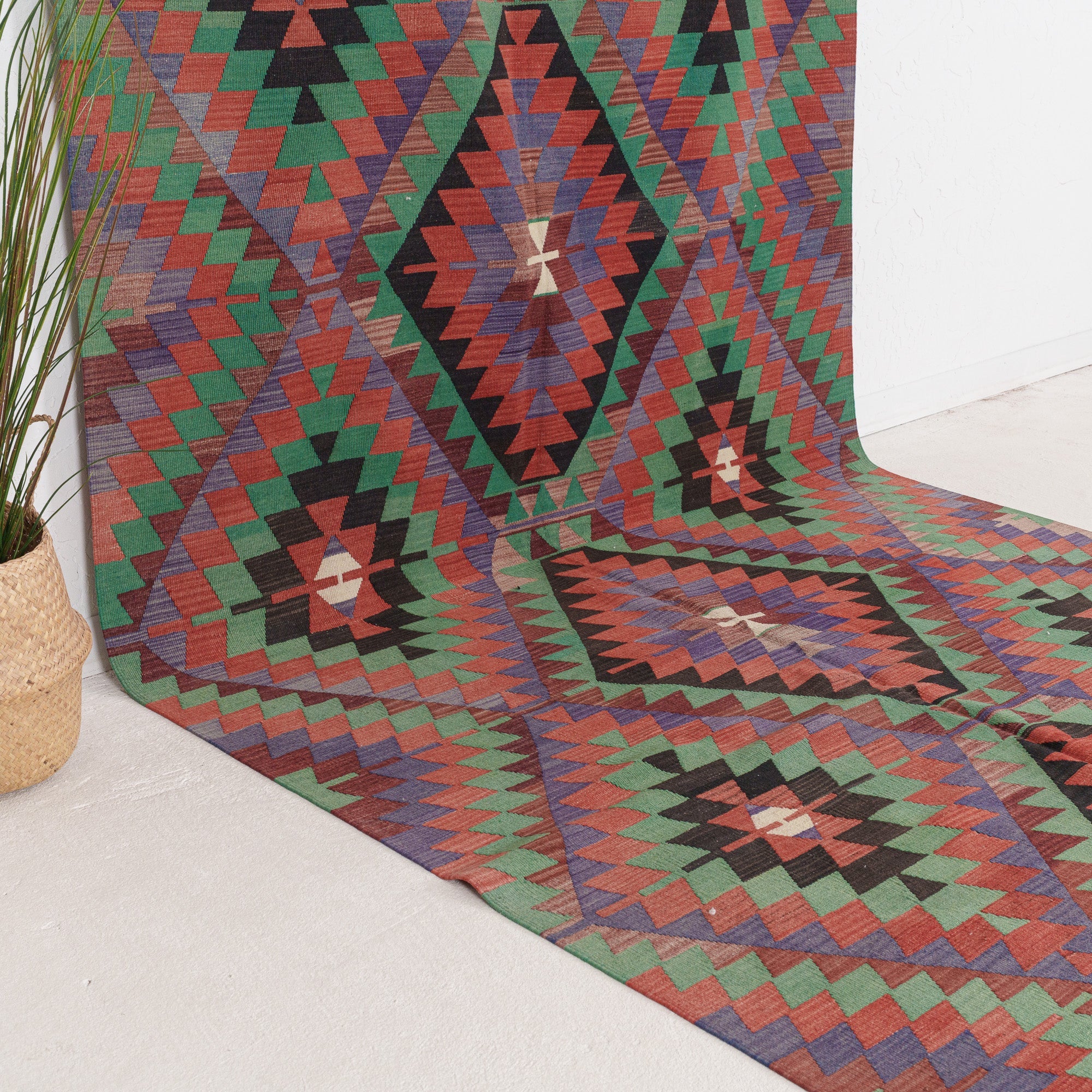 Vaelisara - Vintage Turkish Area Rug