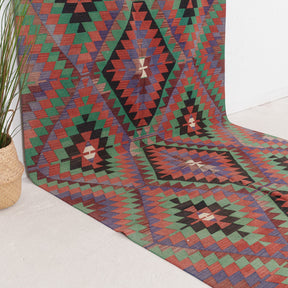 Vaelisara - Vintage Turkish Area Rug