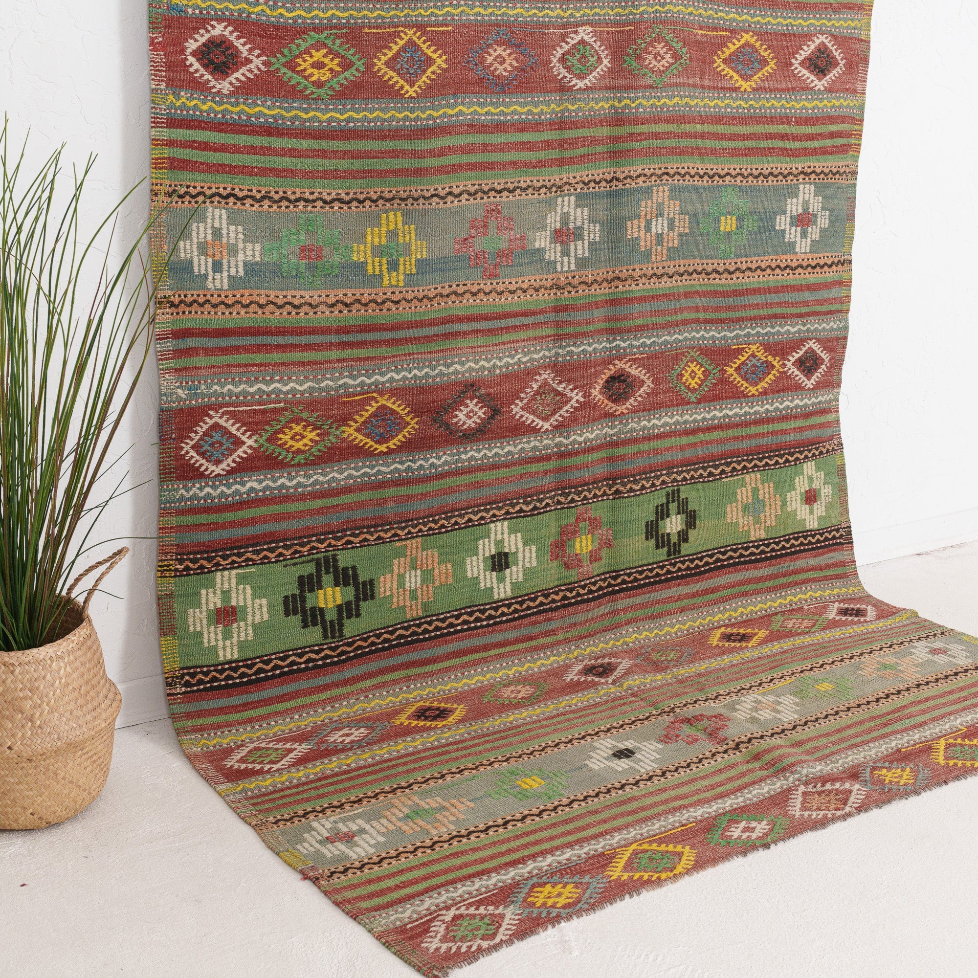 Waelinara - Vintage Turkish Area Rug