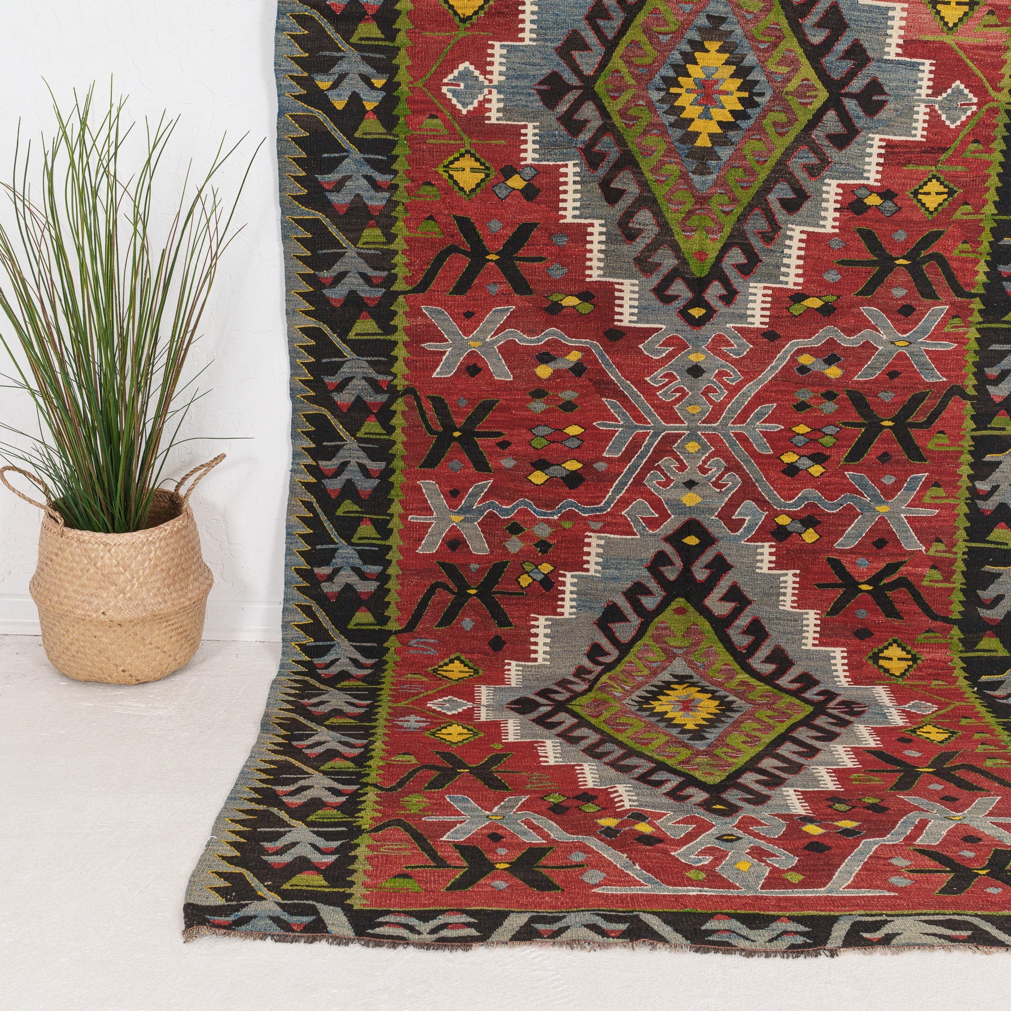 Vaelisine - Vintage Turkish Area Rug