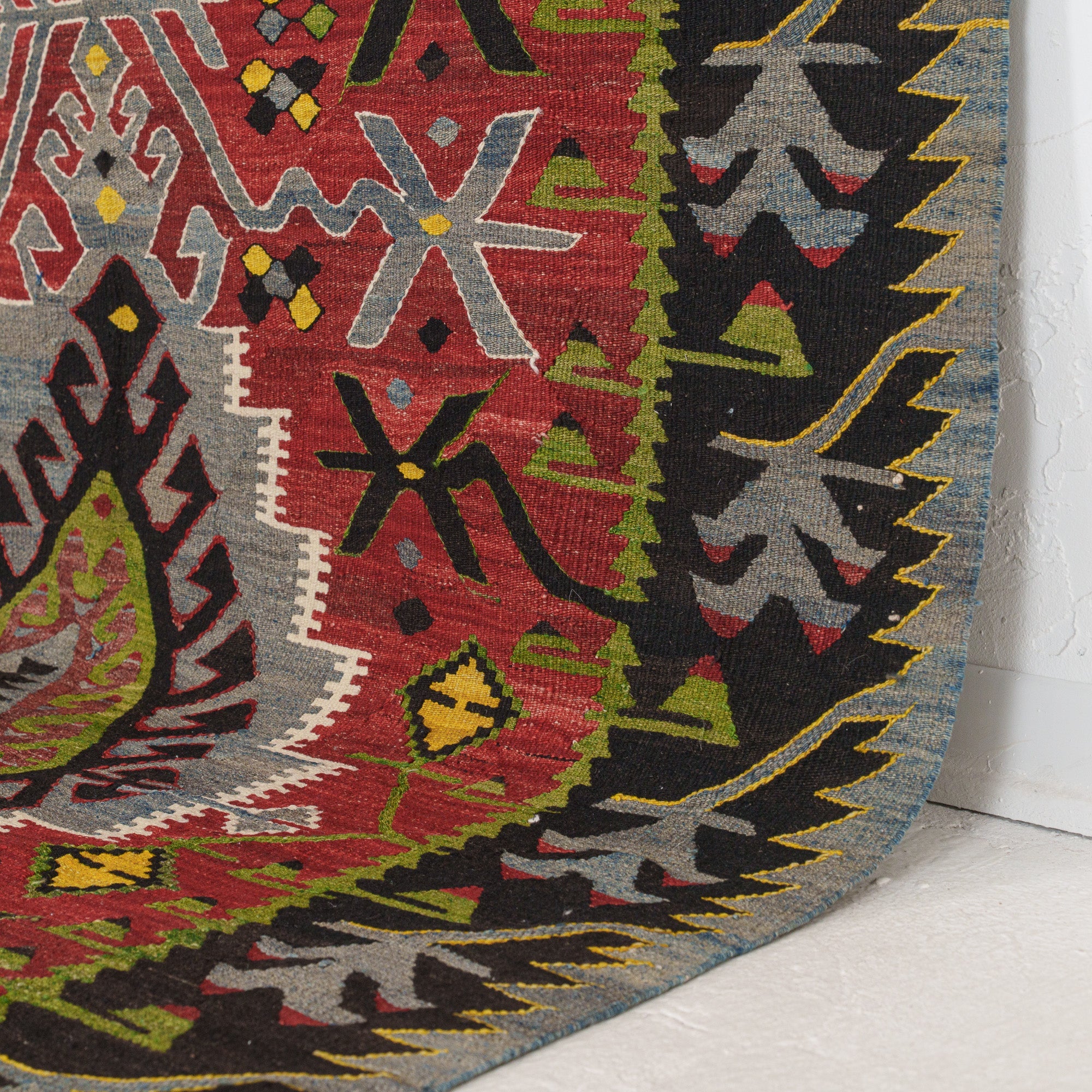 Vaelisine - Vintage Turkish Area Rug