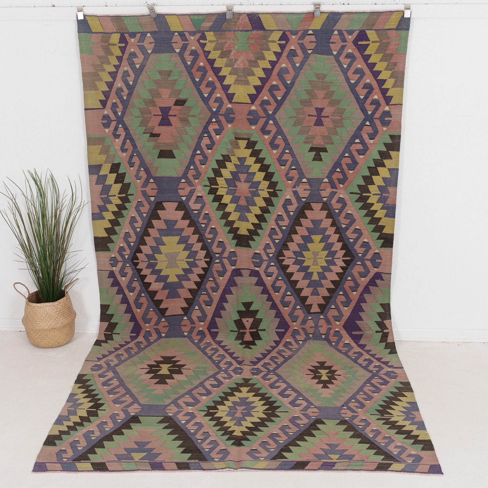 Saeriness - Vintage Turkish Area Rug