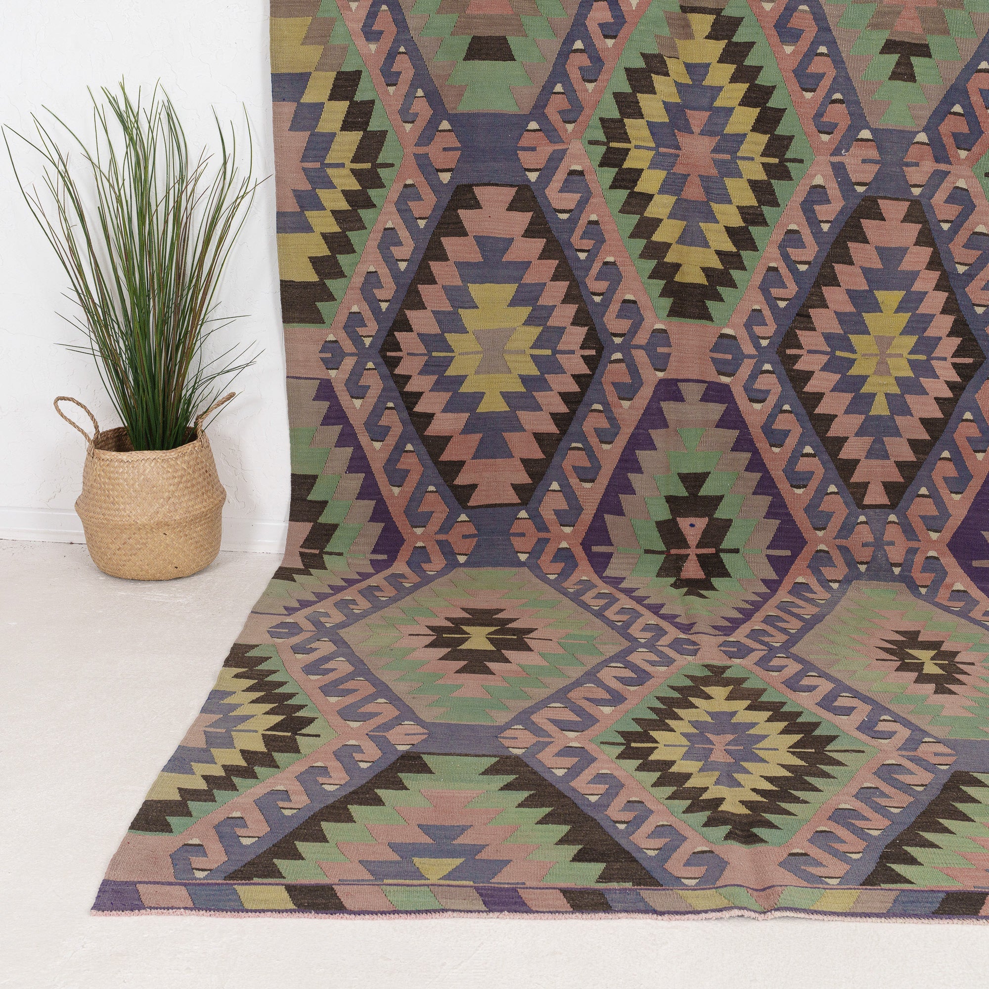 Saeriness - Vintage Turkish Area Rug