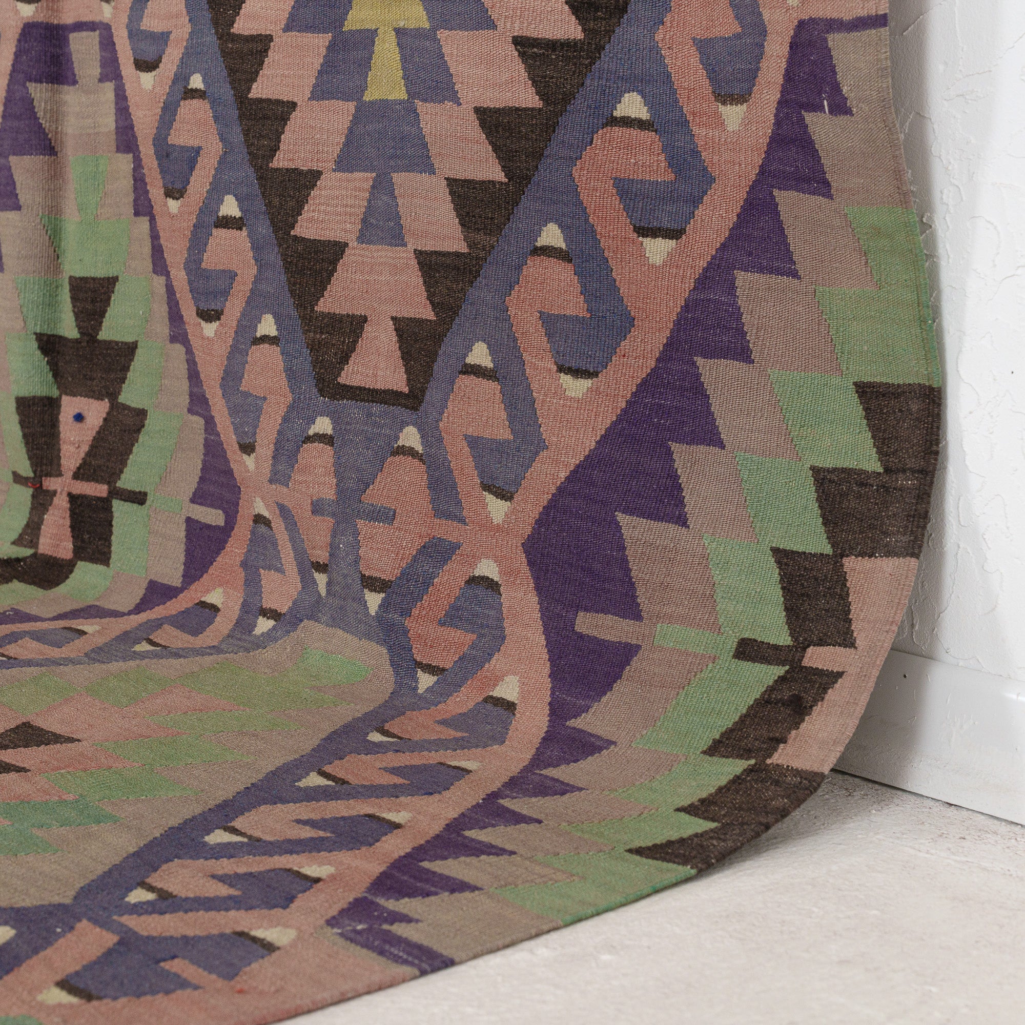 Saeriness - Vintage Turkish Area Rug