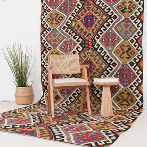 Waeliness - Vintage Turkish Area Rug