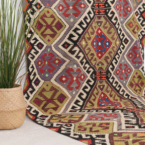 Waeliness - Vintage Turkish Area Rug