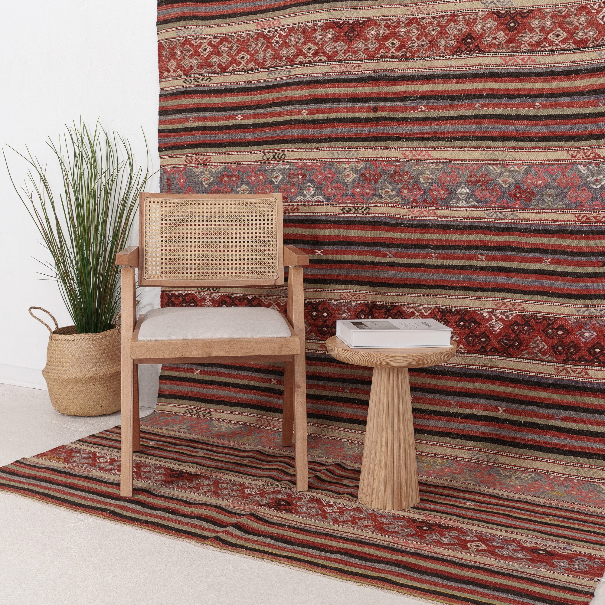 Taelysess - Vintage Turkish Area Rug