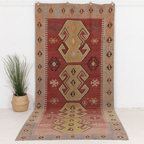 Taelysis - Vintage Turkish Area Rug